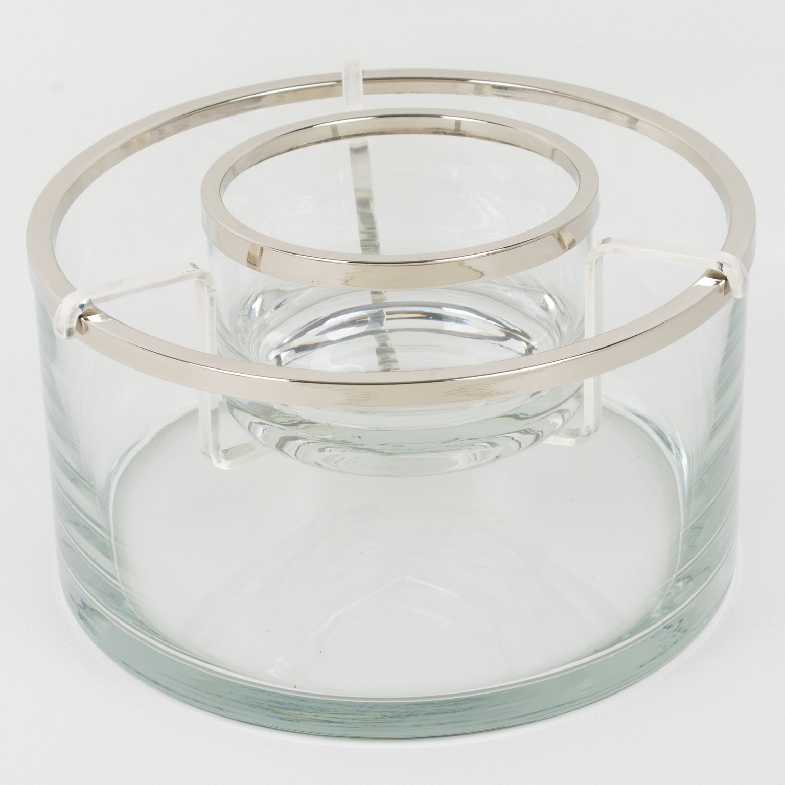 Stylish modernist Mid-Century silver plate and crystal caviar serving bowl, dish, or chiller designed by French silversmith St Hilaire for its Produx line in the 1970s. Minimalist chic design with a streamlined rounded shape, featuring a large