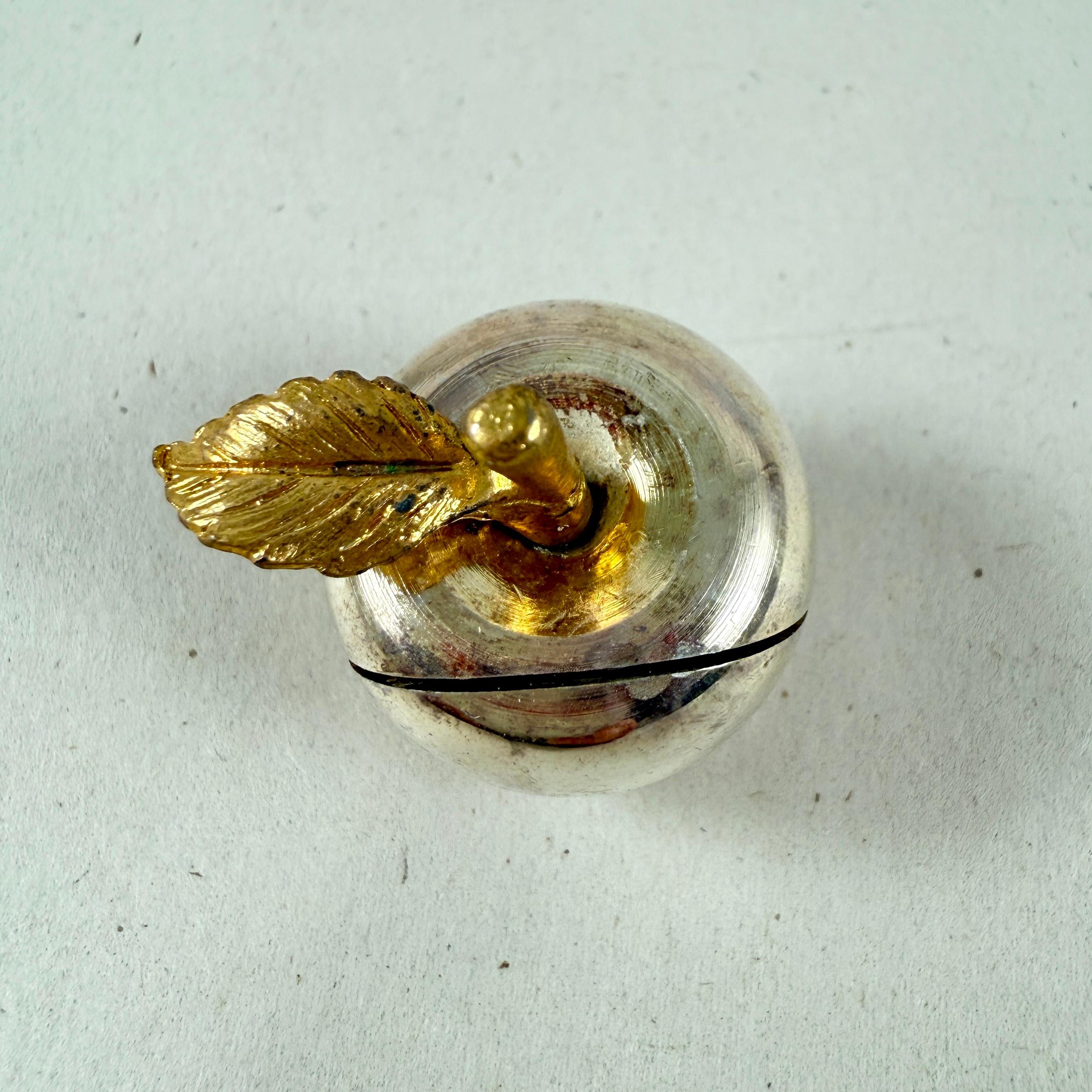 Late 20th Century French Silver Plate Apple Place Card Holders, set of 6 For Sale