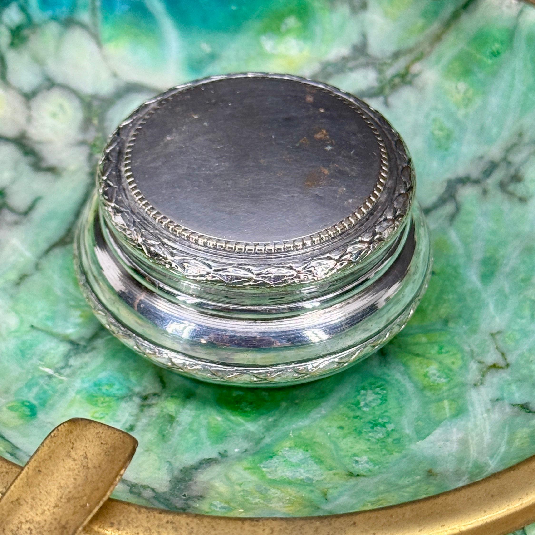 Französisch Silber Platte Schmuck Vanity Pill Trinket Box (19. Jahrhundert) im Angebot