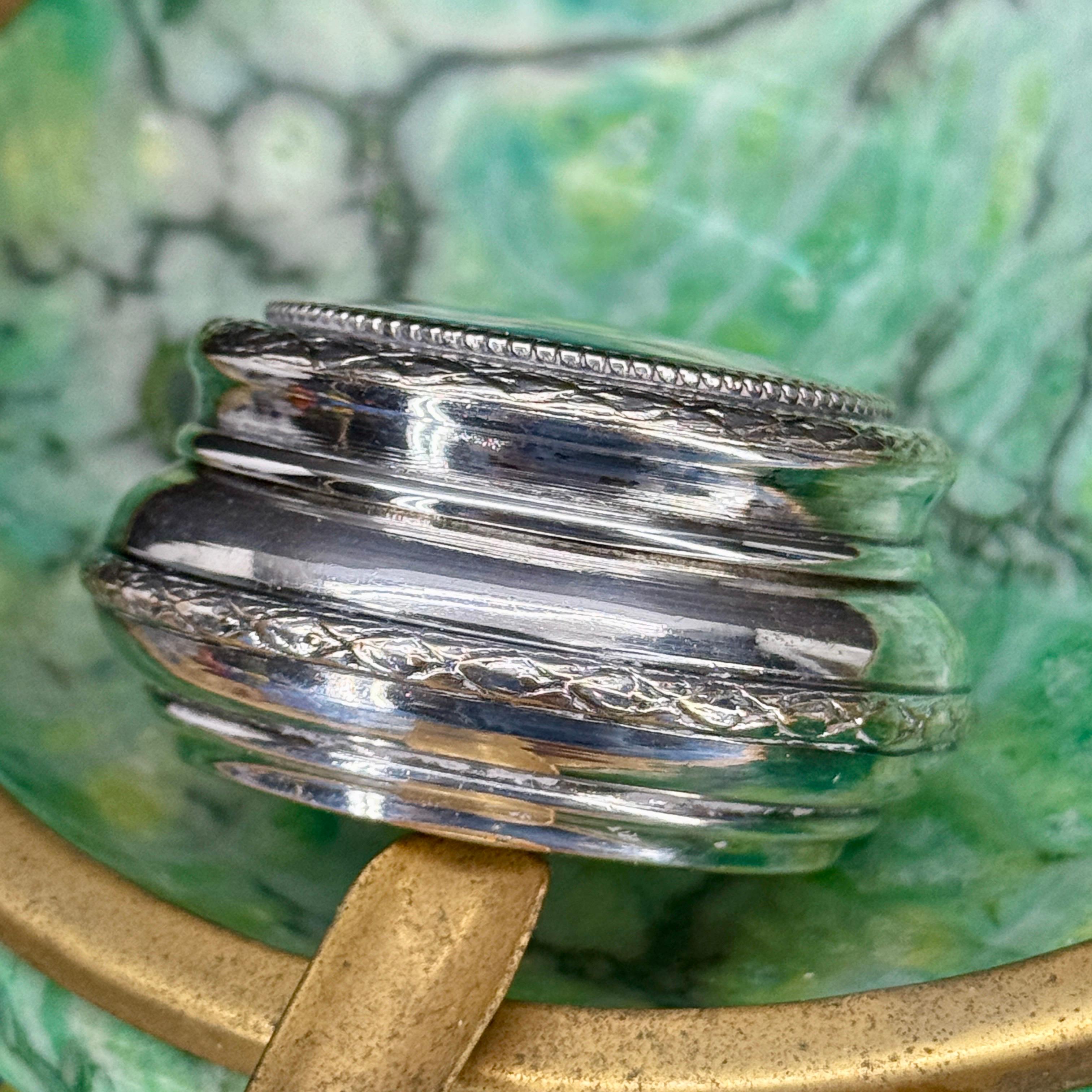 Französisch Silber Platte Schmuck Vanity Pill Trinket Box (Metall) im Angebot