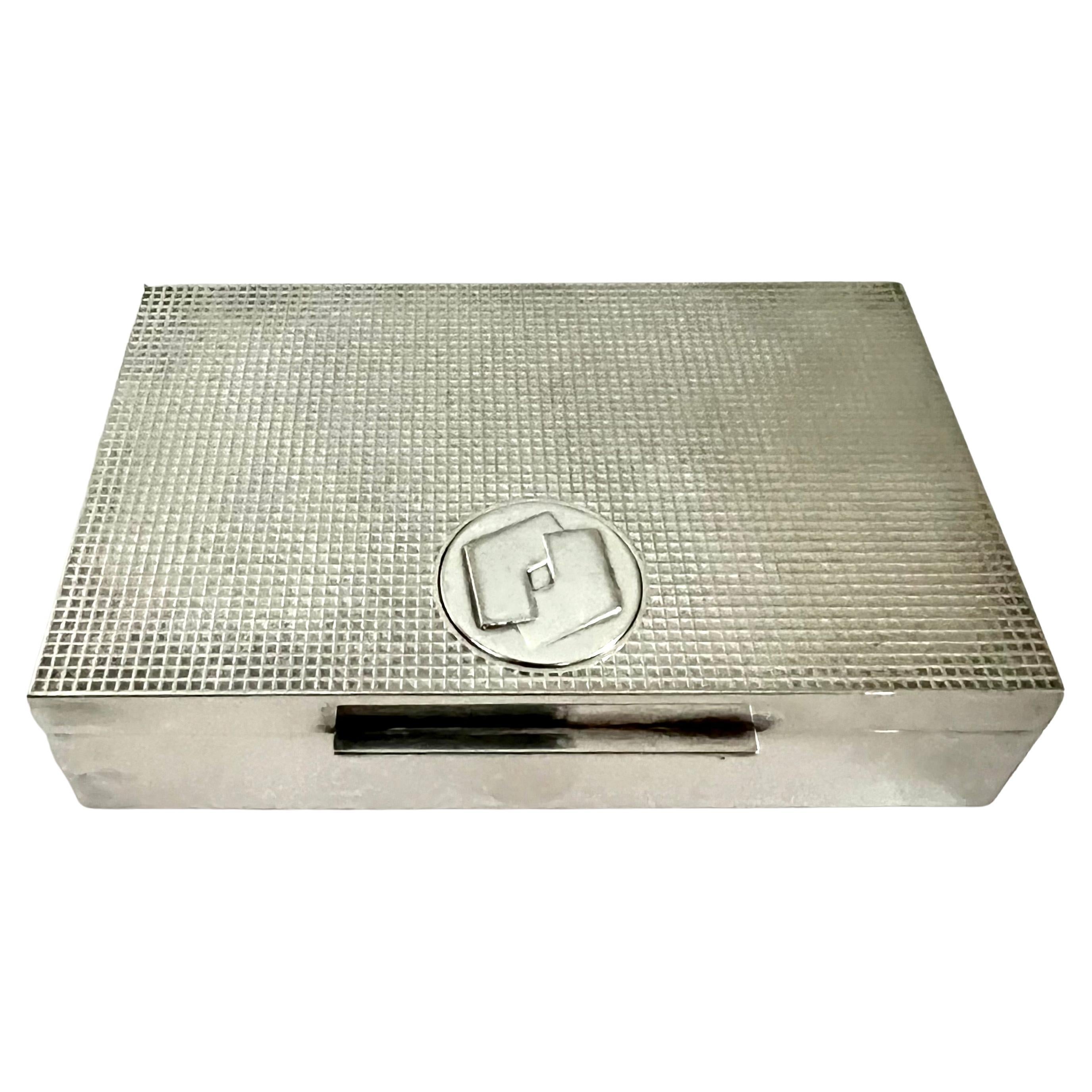 Boîte déco française doublée en métal argenté en vente
