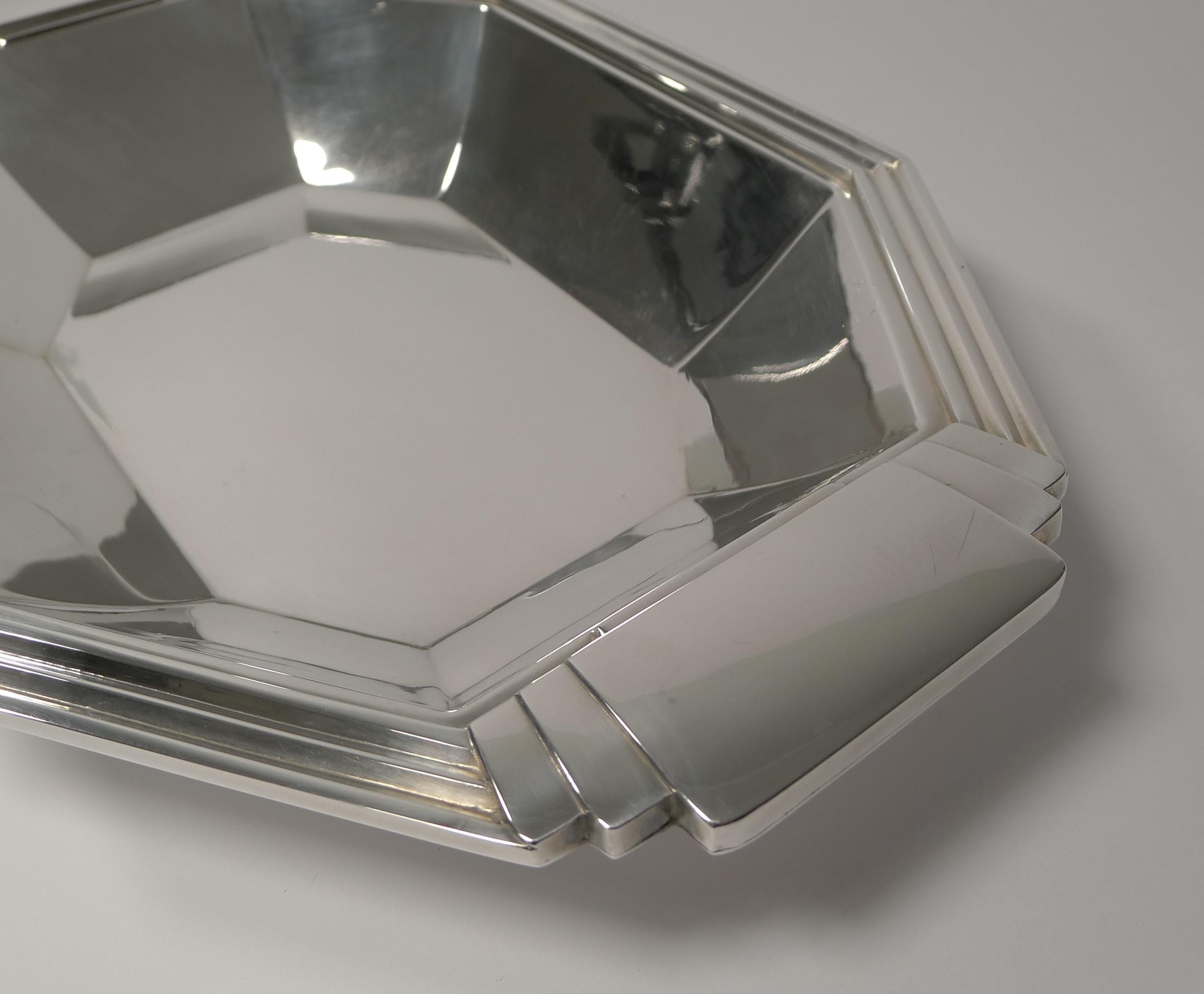 Mid-20th Century French Silver Plated Art Deco Bread Basket / Bowl by Apollo Orfevrerie