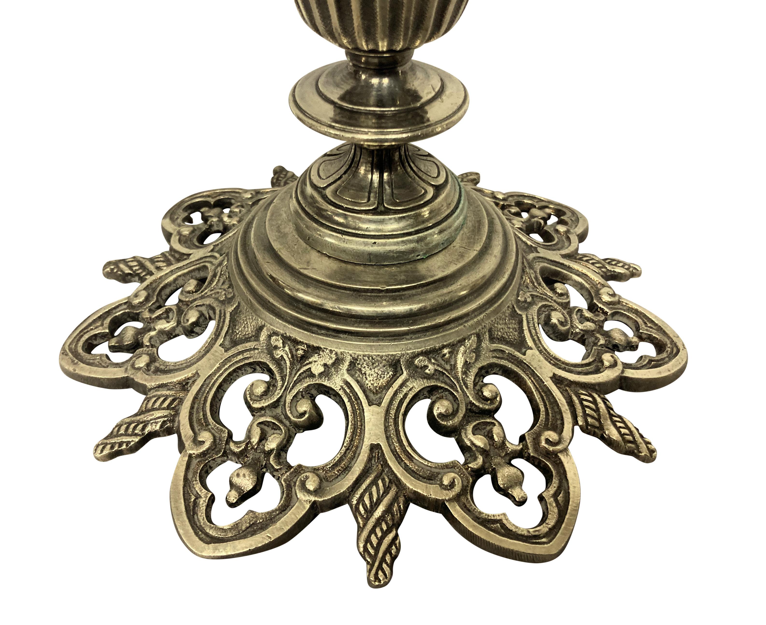 Français Lampe Art nouveau française en métal argenté en vente