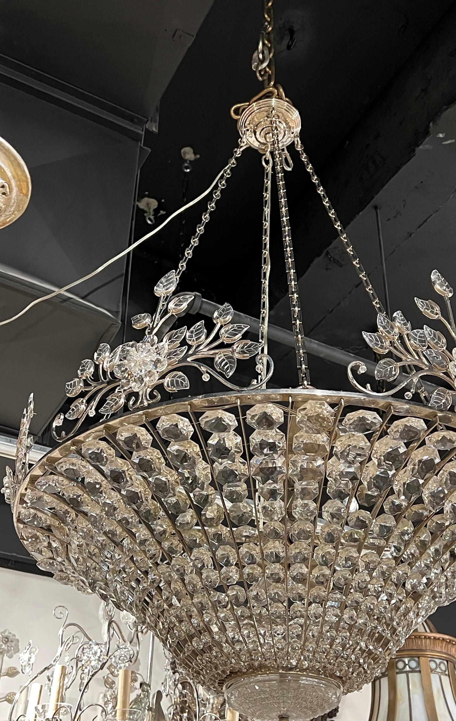 A French silver plated chandelier with crystals and 10 interior lights, circa 1940s. In very good vintage condition.

Dealer: G302YP
