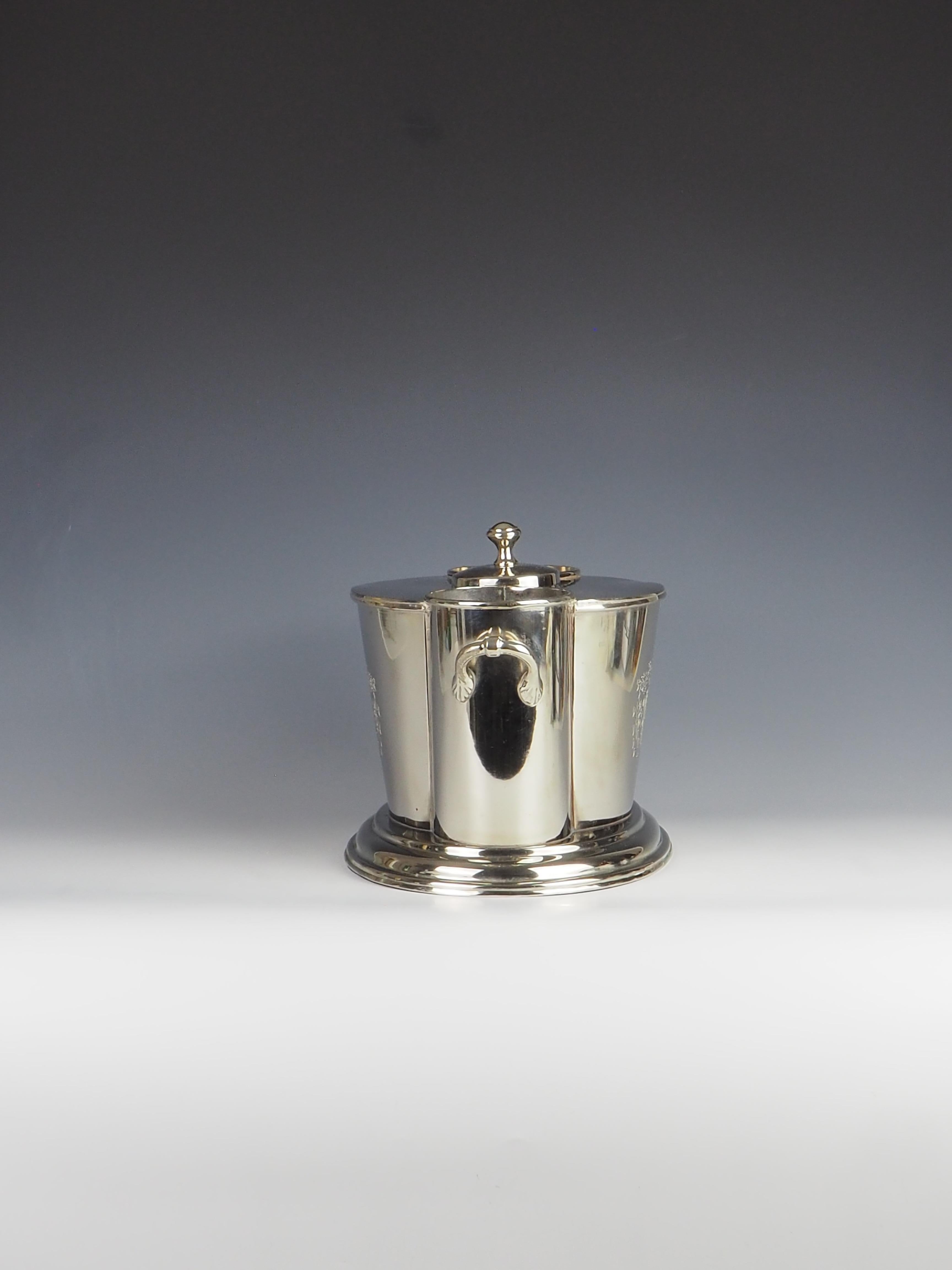 Cubitera enfriadora de vino doble bañada en plata francesa siglo XX en venta