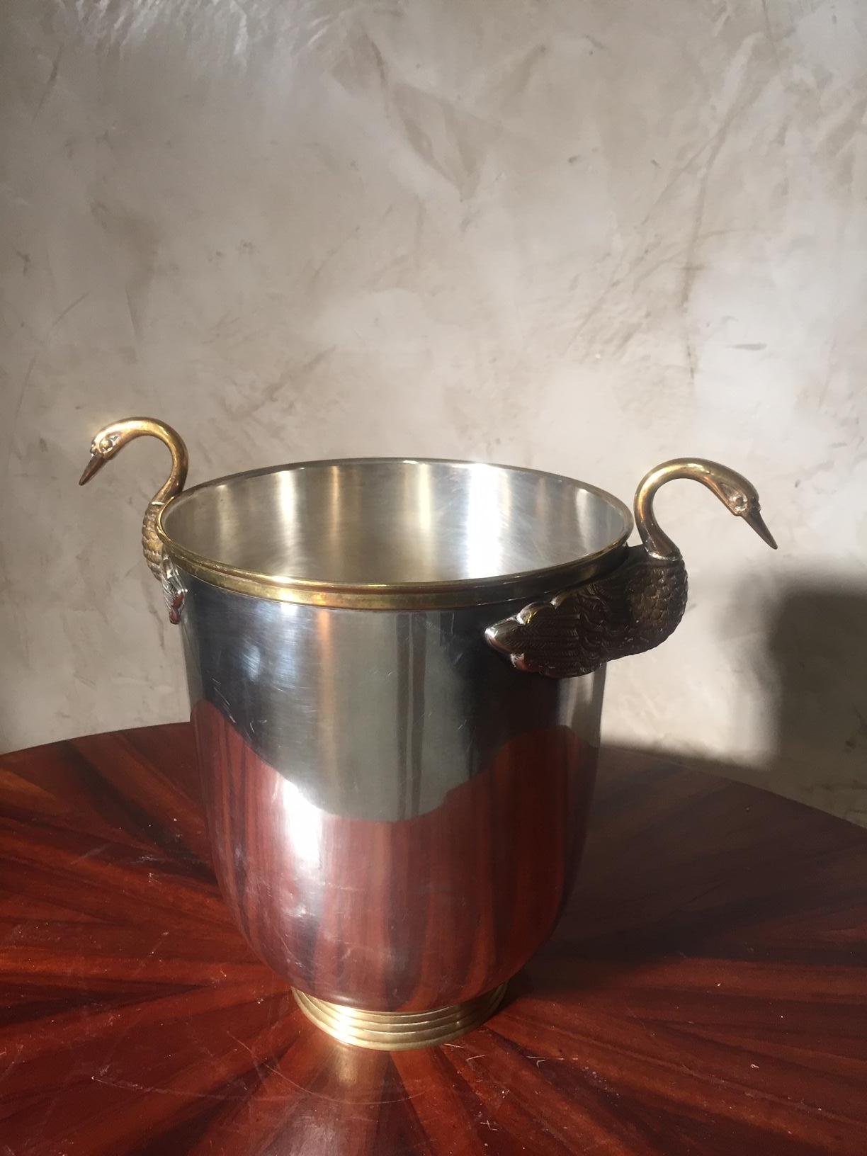 Very nice French silver plated ice bucket with head swans handles from 1950s.