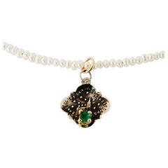 Collier à chaîne avec pendentif de médaille spirituelle en argent français et perle blanche émeraude