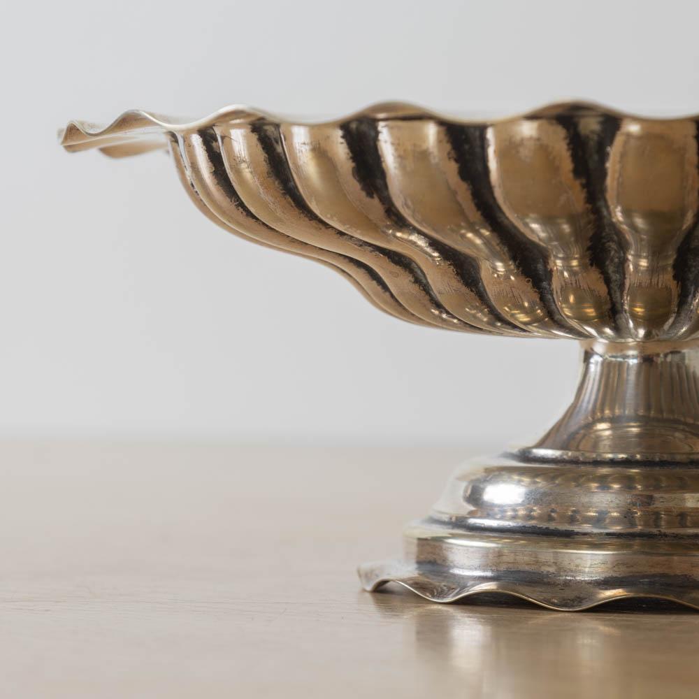 Ciotola con piedistallo smerlato in argento francese in vendita 5