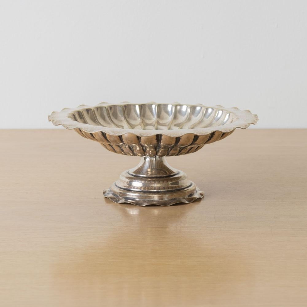 Metà XX secolo Ciotola con piedistallo smerlato in argento francese in vendita