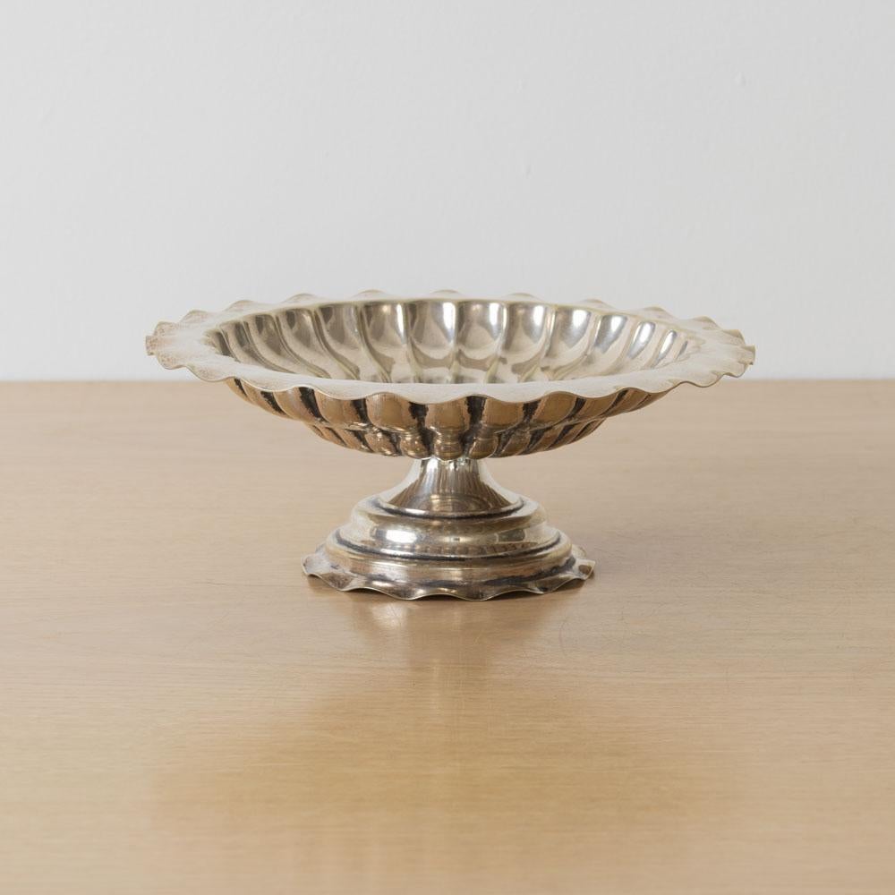 Placcato argento Ciotola con piedistallo smerlato in argento francese in vendita
