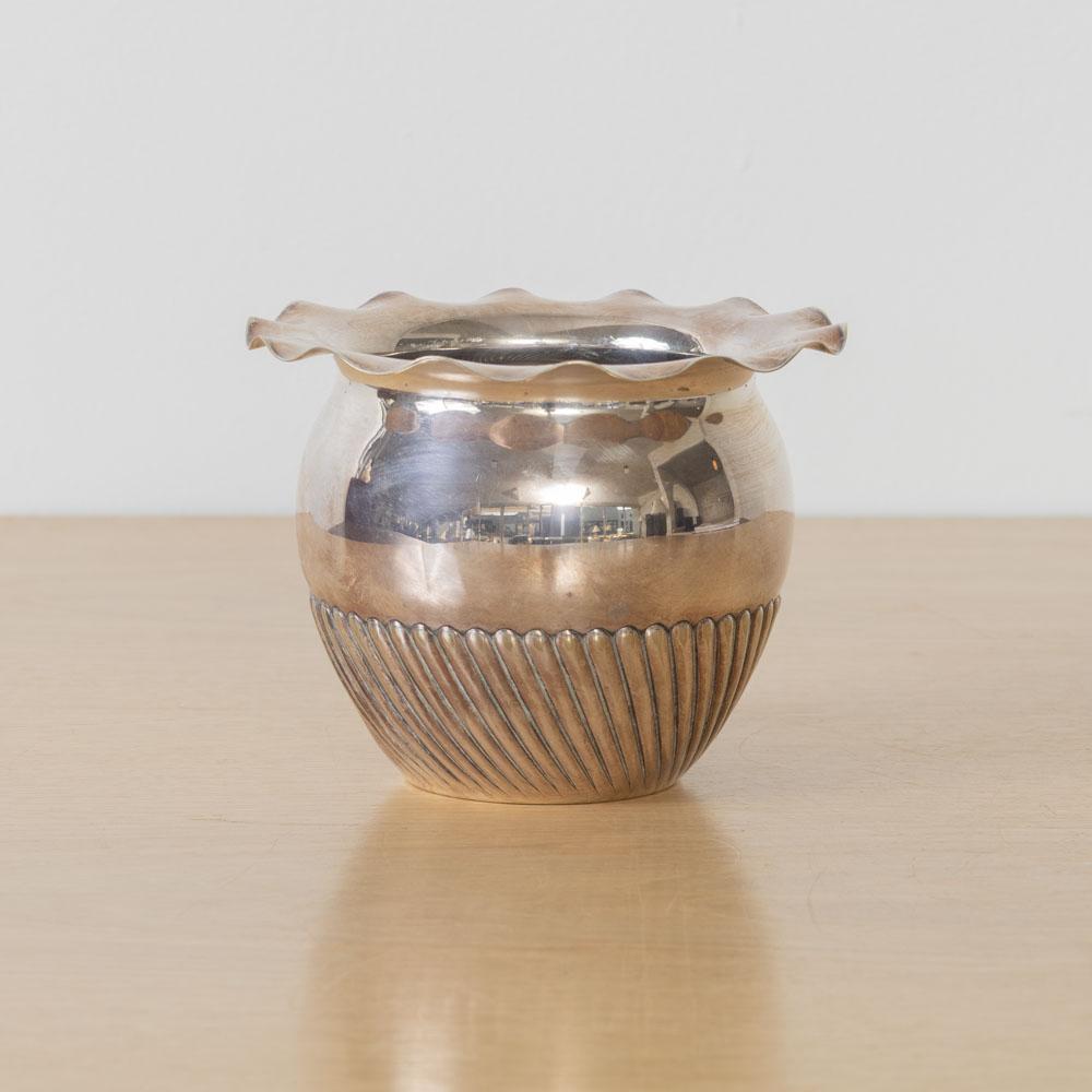 Plaqué argent Vase festonné en A Silver en vente