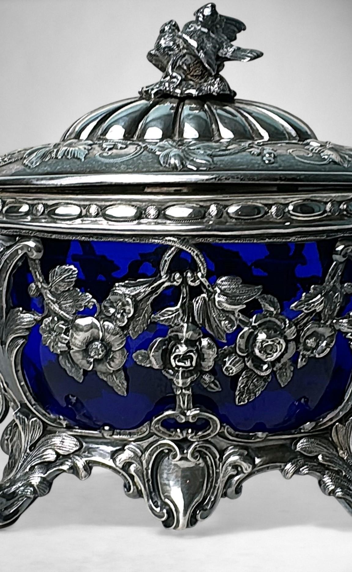 Französisch Silber Zuckerdose mit kobaltblauem Glas Liner Export Mark (Sterlingsilber) im Angebot