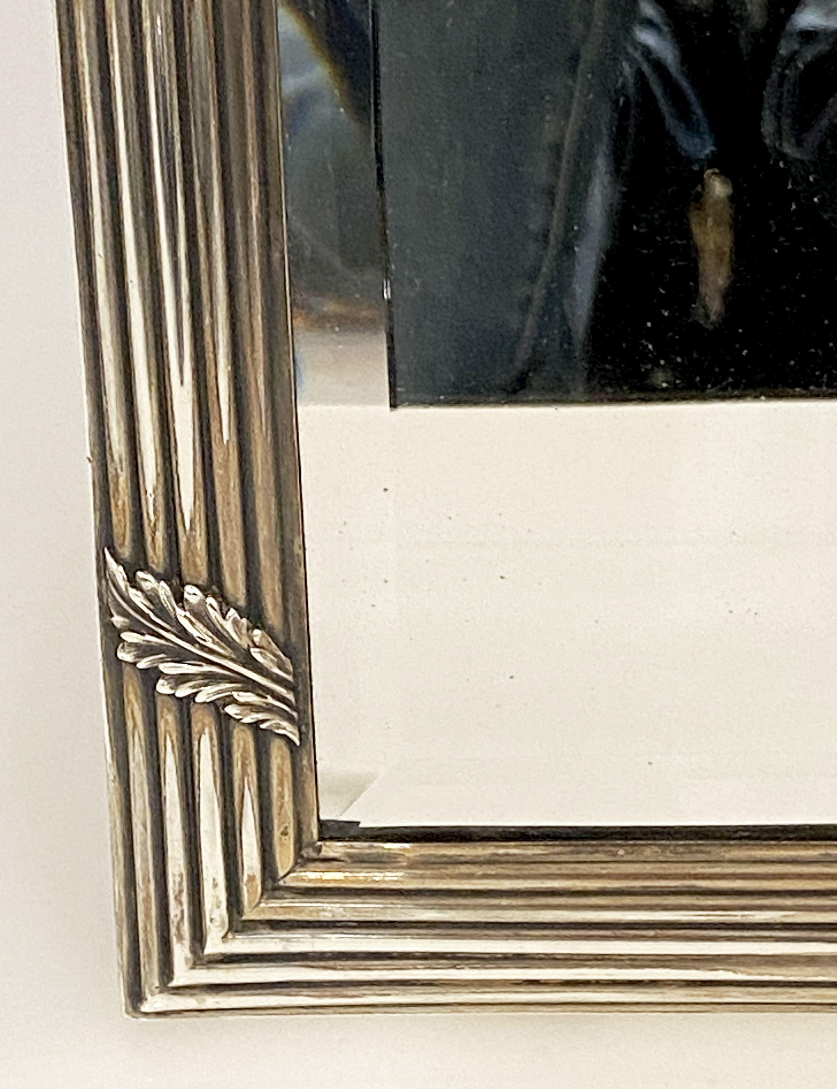 Miroir de courtoisie ou de table sur pied en A Silver avec verre biseauté en vente 1