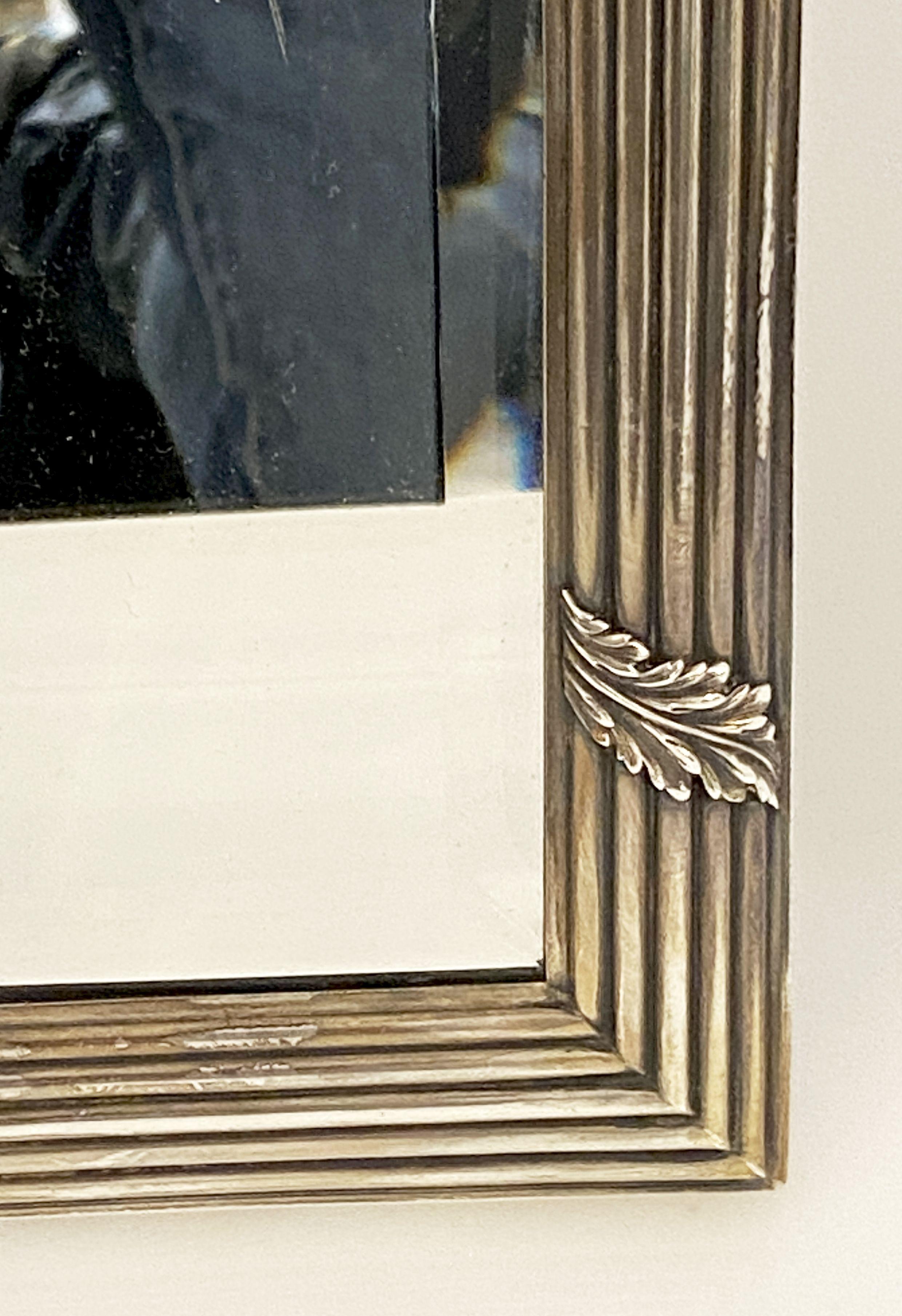 Miroir de courtoisie ou de table sur pied en A Silver avec verre biseauté en vente 2