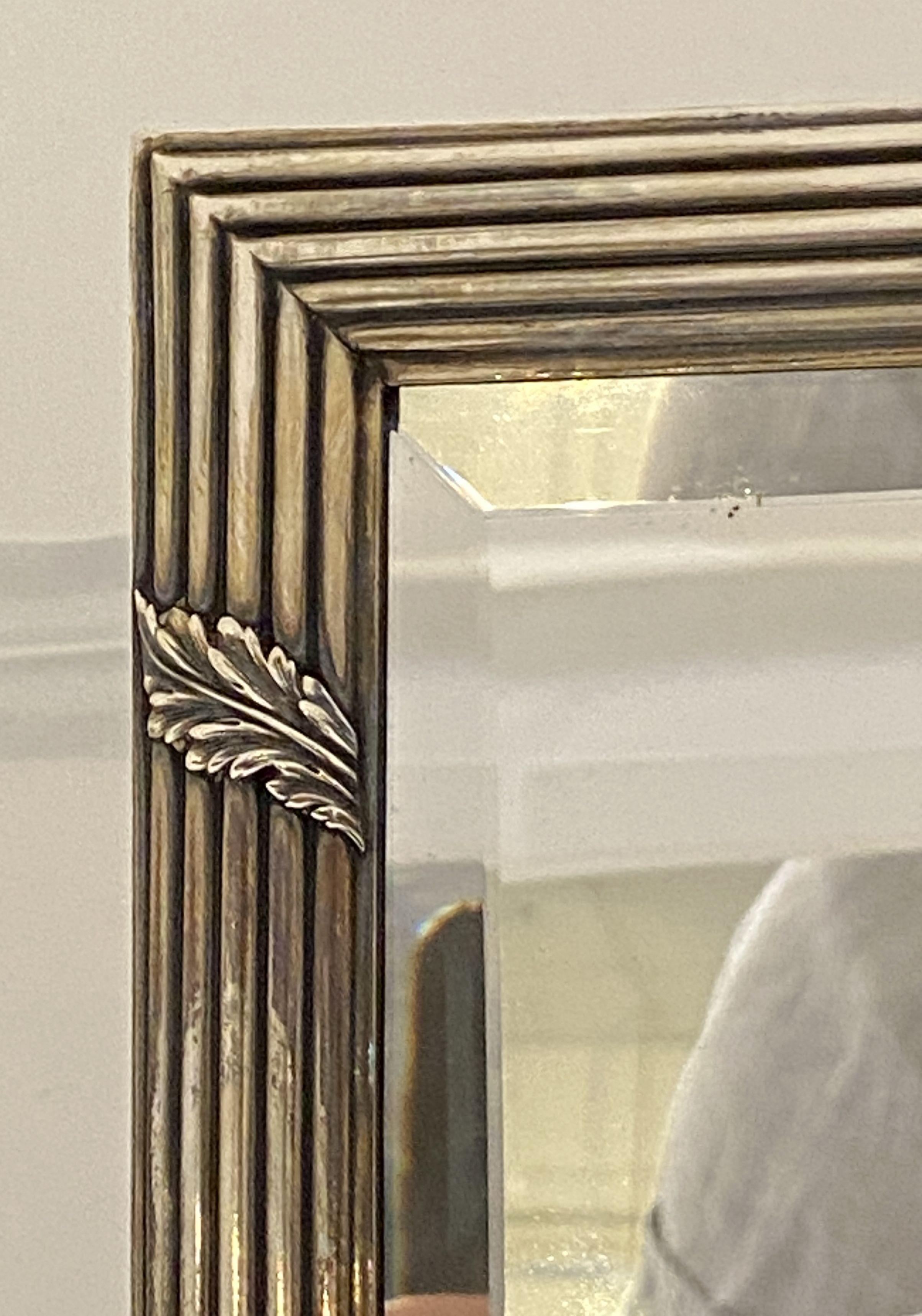 20ième siècle Miroir de courtoisie ou de table sur pied en A Silver avec verre biseauté en vente