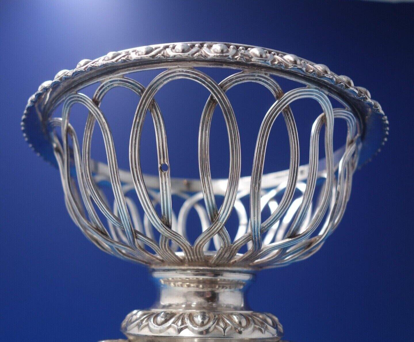 Plaqué argent Paire de centres de table en cristal taillé en métal argenté français avec bols pour femmes Art Nouveau n° 5053 en vente