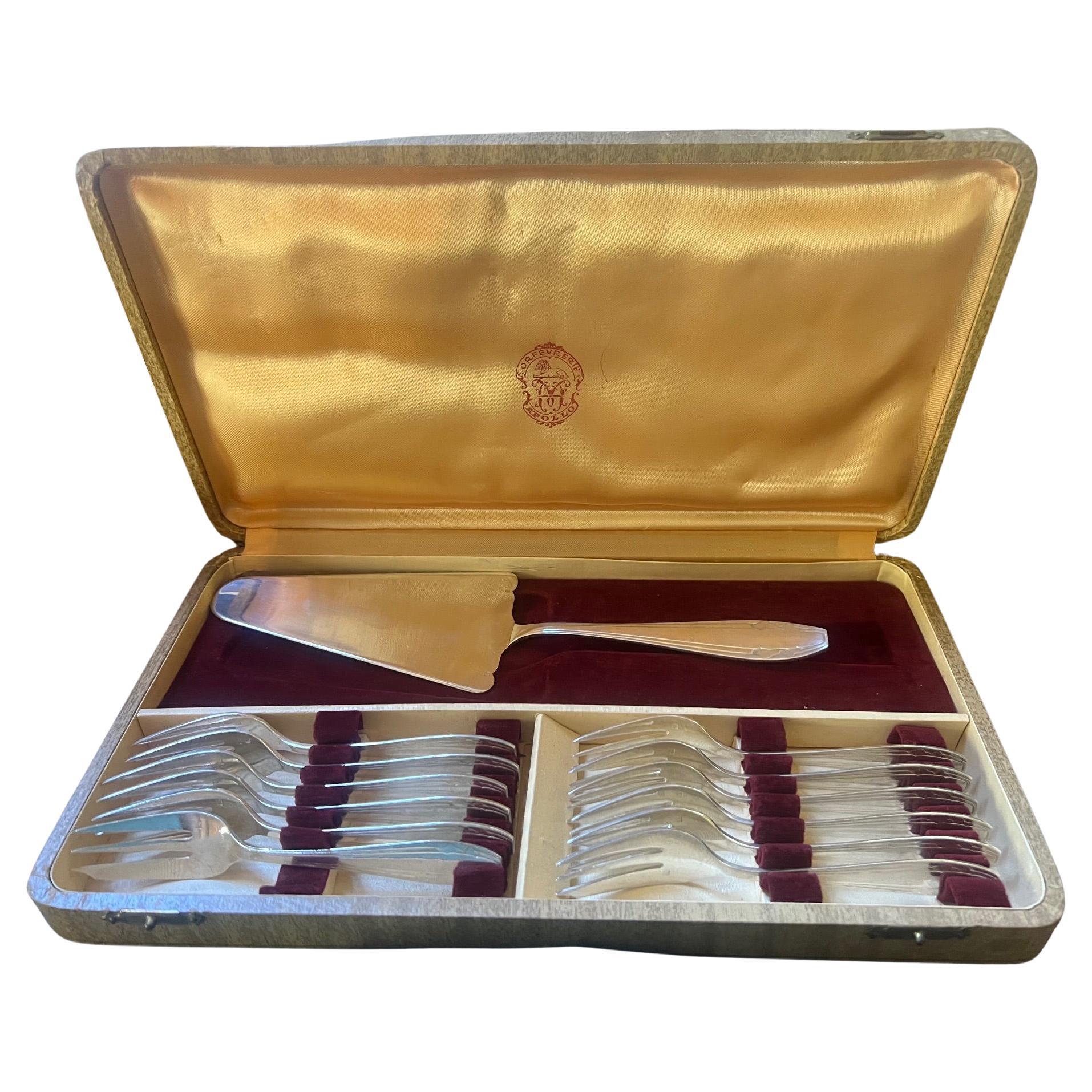 Vintage French dessert set made by Apollo in France around the 1930's.  The set includes one pie / cake shovel and twelve forks, all in an art deco style and hallmarked.  The set comes with the original box and are in great condition.

Pie / Cake