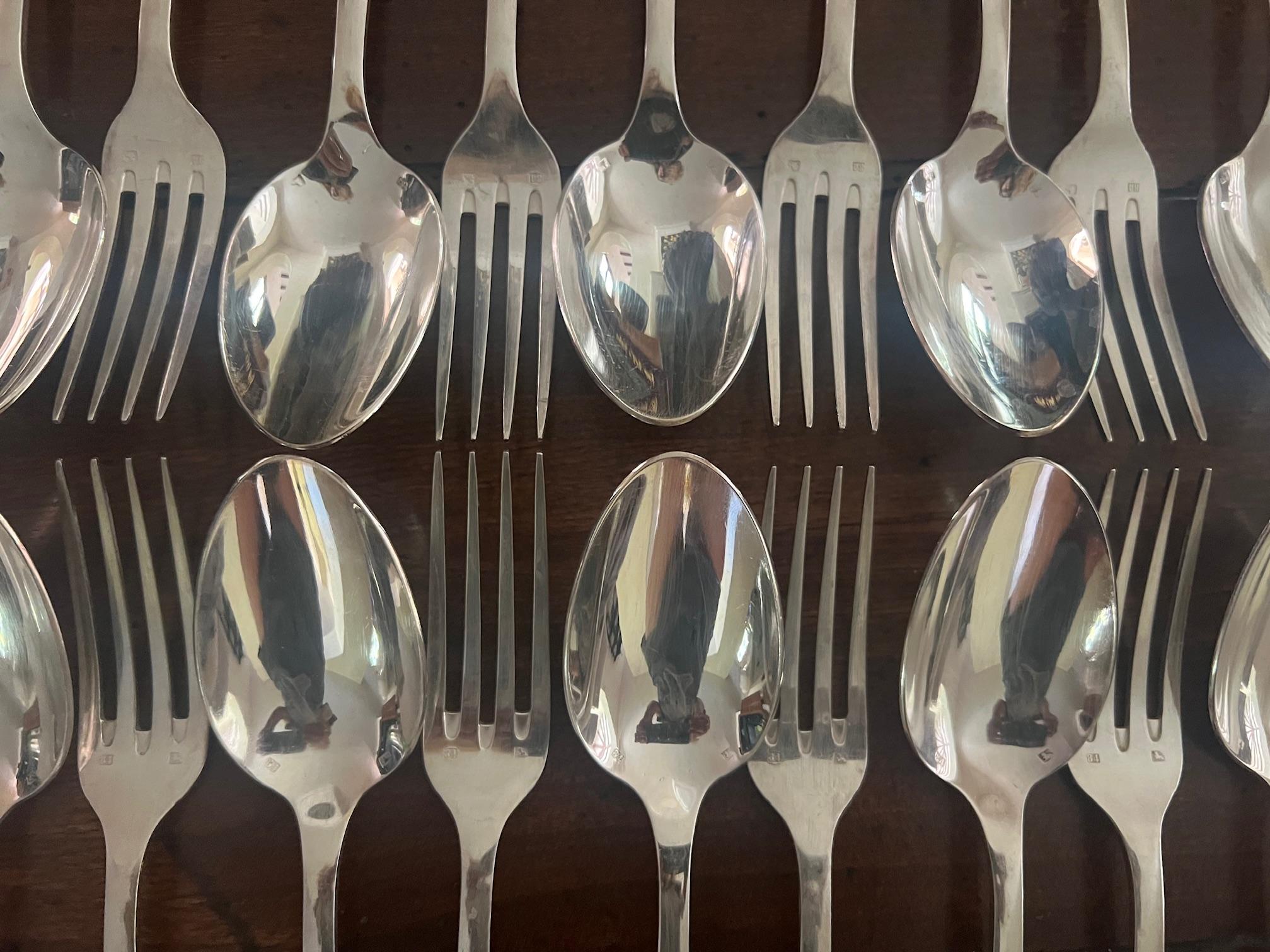 Set di 24 cucchiai e forchette Art Deco francesi placcati in argento in vendita 2
