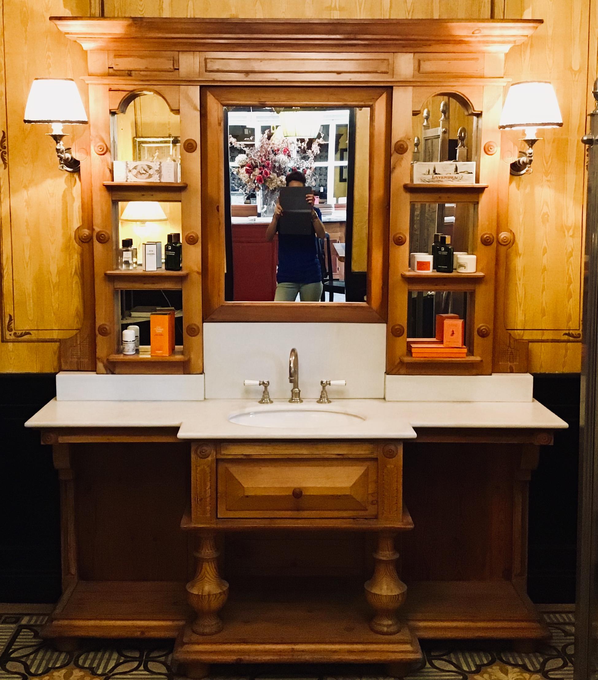 French sink in spruce with marble top equipped with mirrors and shelves, 1890s.