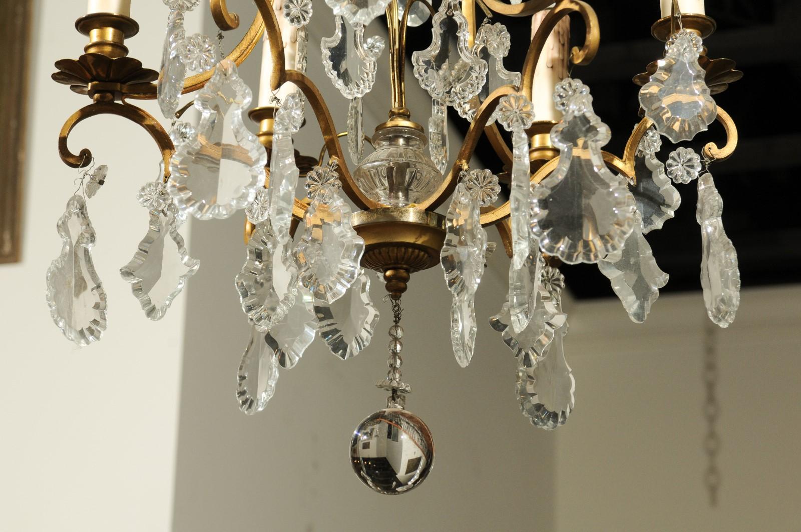 French Six-Light 1890s Crystal Chandelier with Brass Armature and Pendeloques For Sale 7