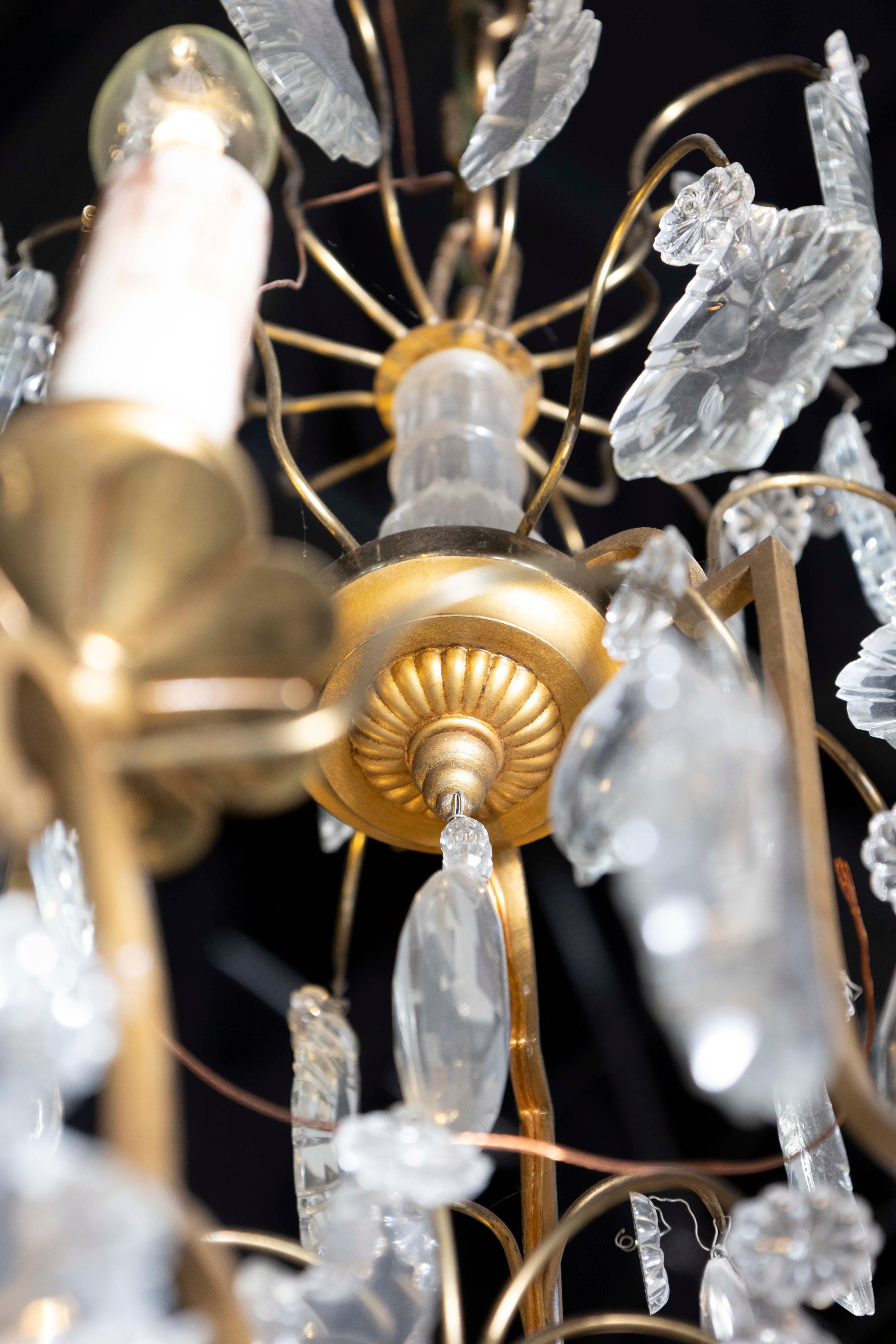 Lampadario francese a sei luci in cristallo del 1890 con armatura in ottone e pendoloques in vendita 6