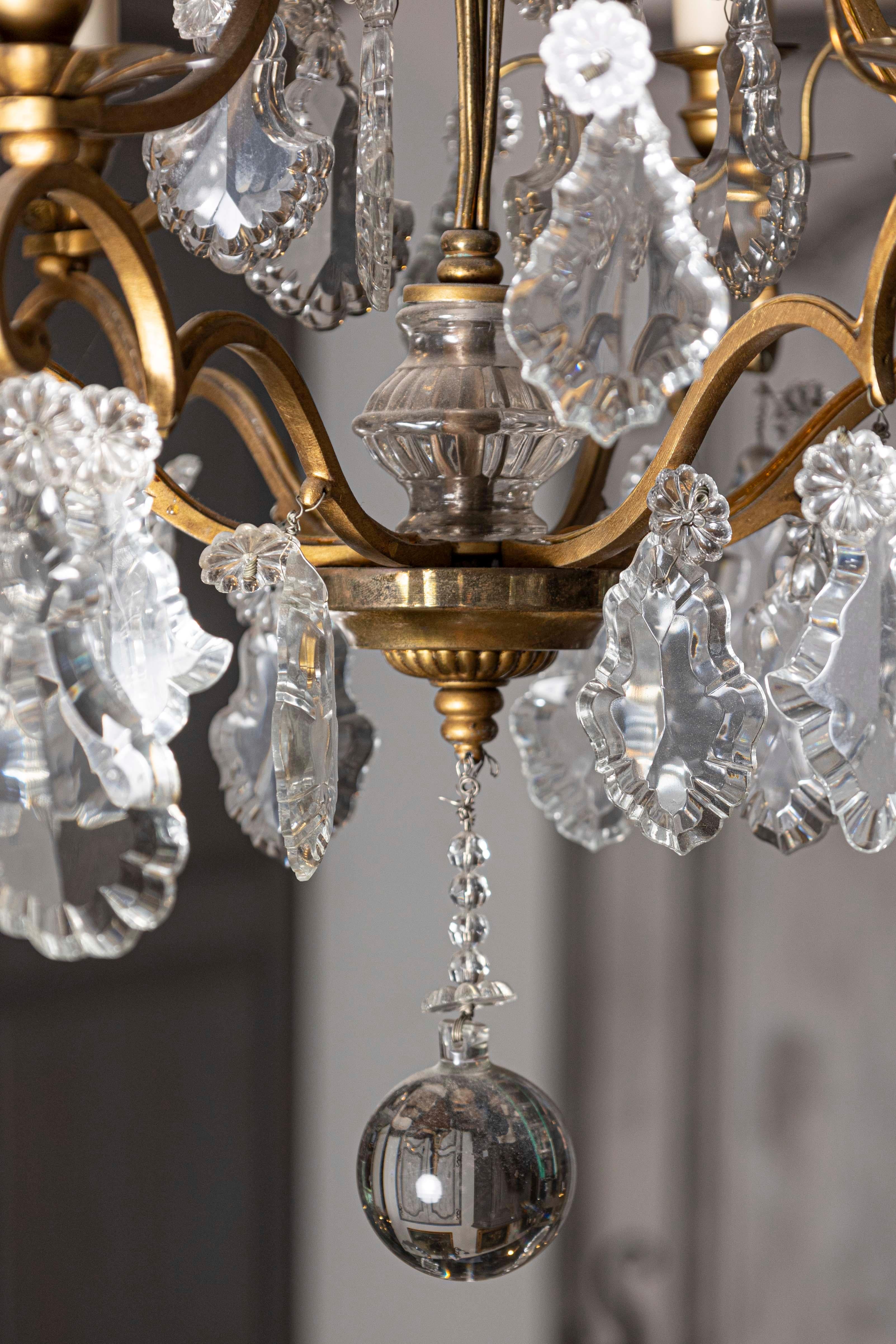 XIX secolo Lampadario francese a sei luci in cristallo del 1890 con armatura in ottone e pendoloques in vendita