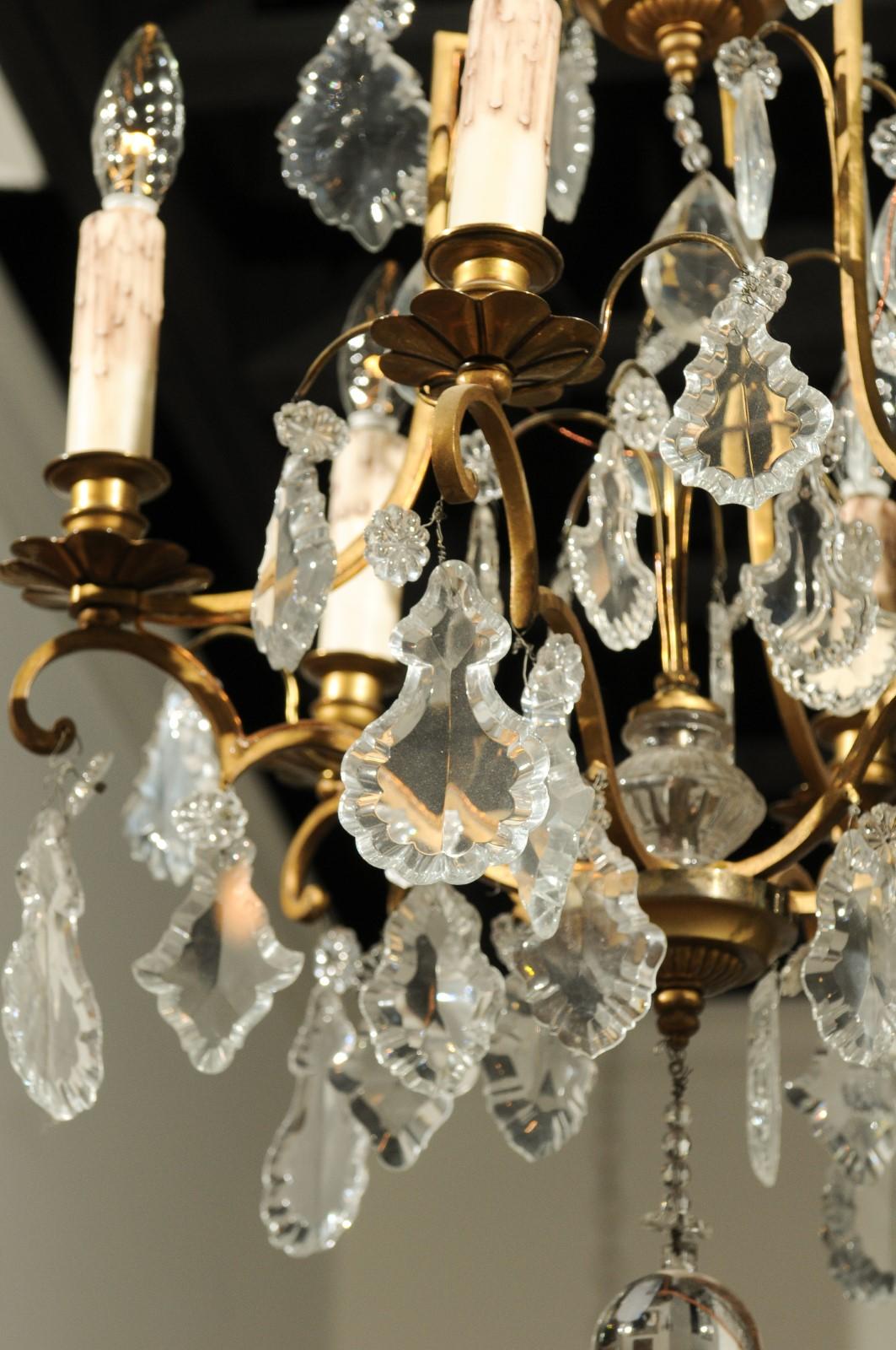 French Six-Light 1890s Crystal Chandelier with Brass Armature and Pendeloques For Sale 3