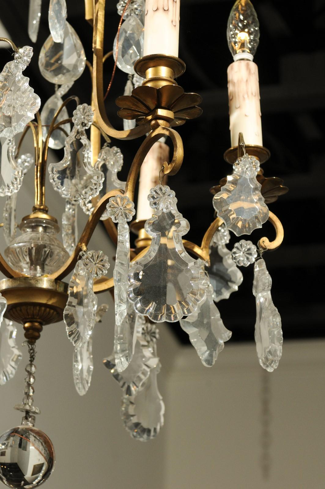 French Six-Light 1890s Crystal Chandelier with Brass Armature and Pendeloques For Sale 4