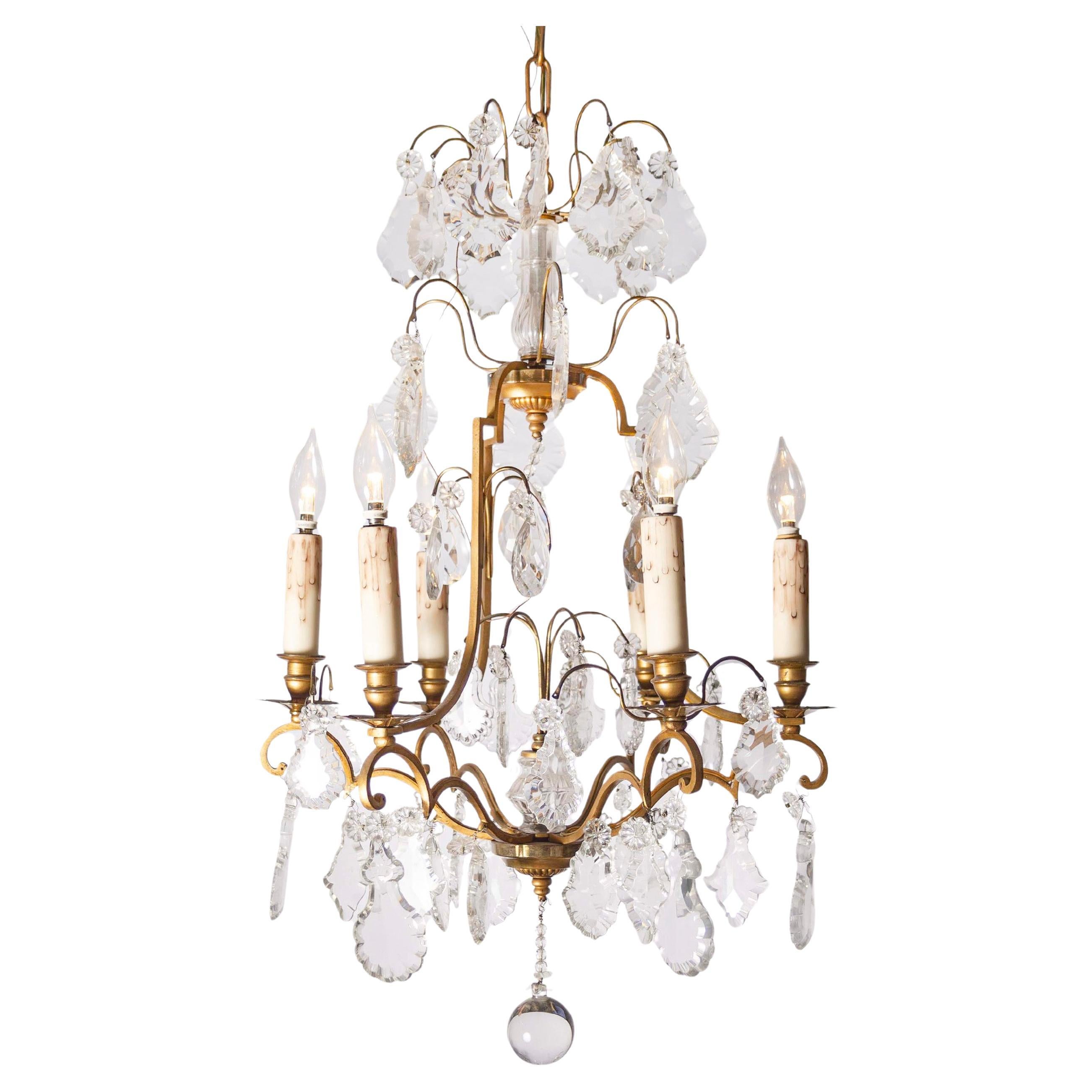 French Six-Light 1890s Crystal Chandelier with Brass Armature and Pendeloques