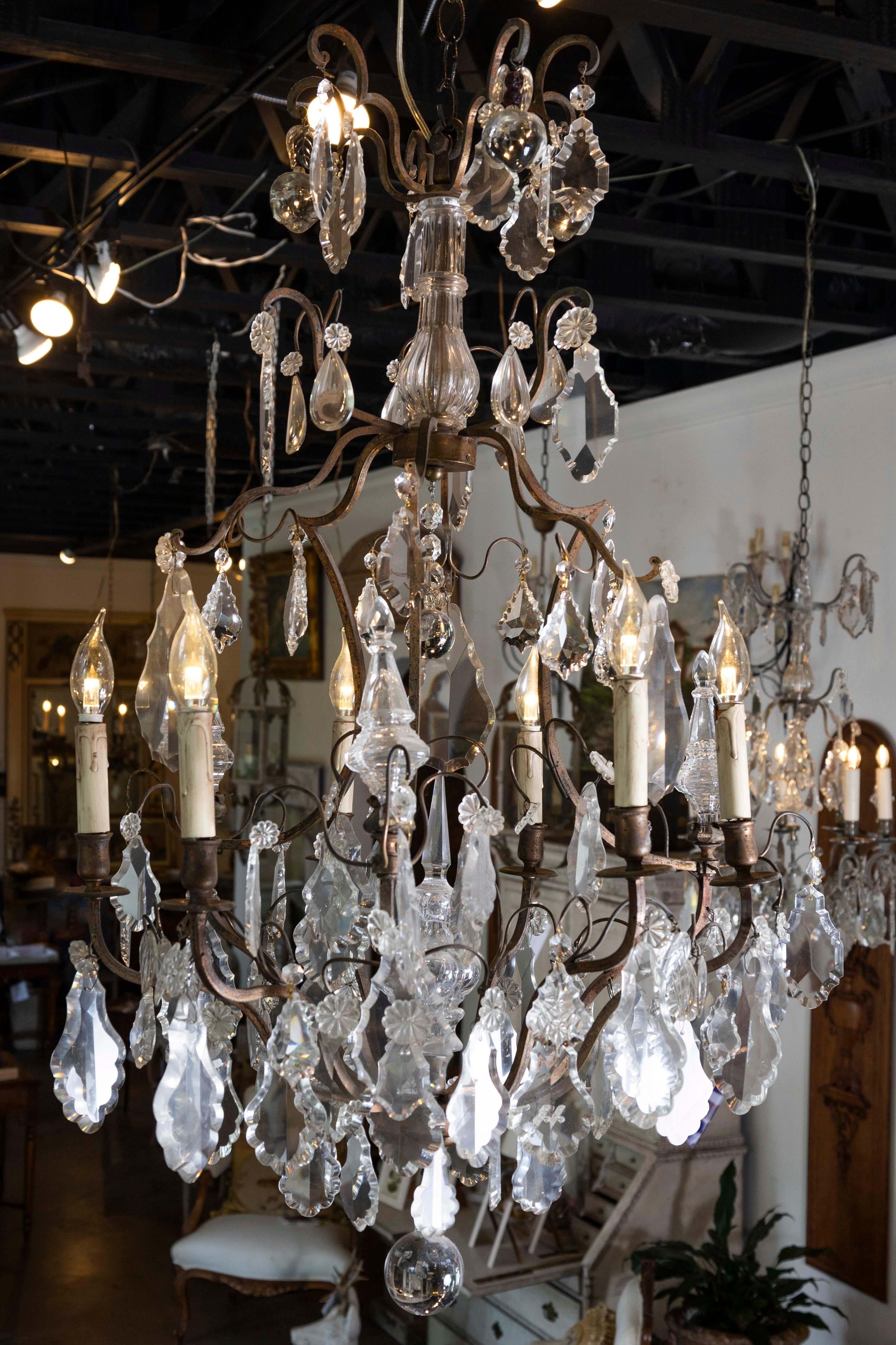 Belle Époque Lampadario francese a sei luci in cristallo e ferro con obelischi, fine XIX secolo in vendita