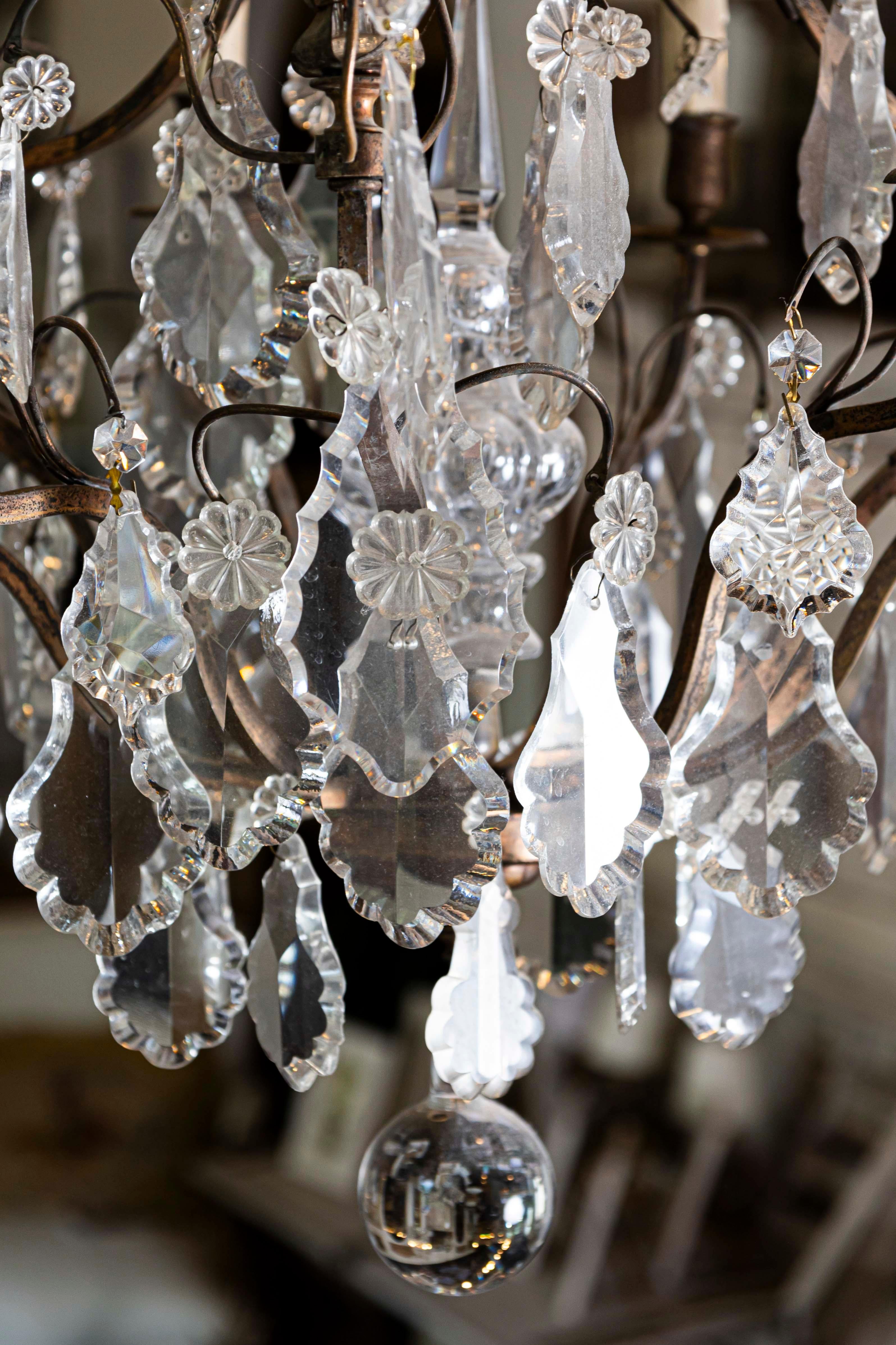 Lampadario francese a sei luci in cristallo e ferro con obelischi, fine XIX secolo in vendita 1
