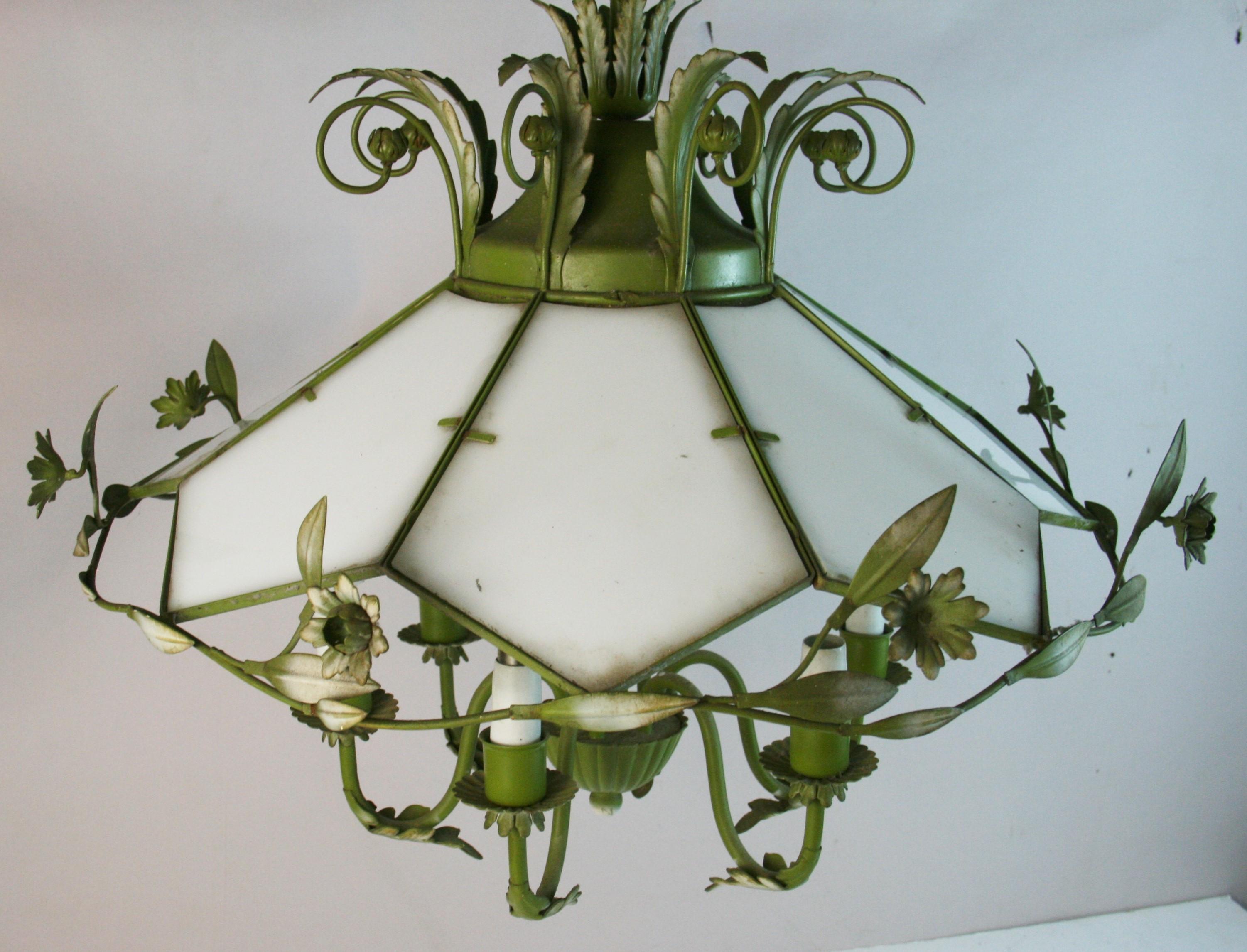 Lampadario francese a sei luci in metallo verde Greene & Greene Greene e vetro bianco in vendita 5