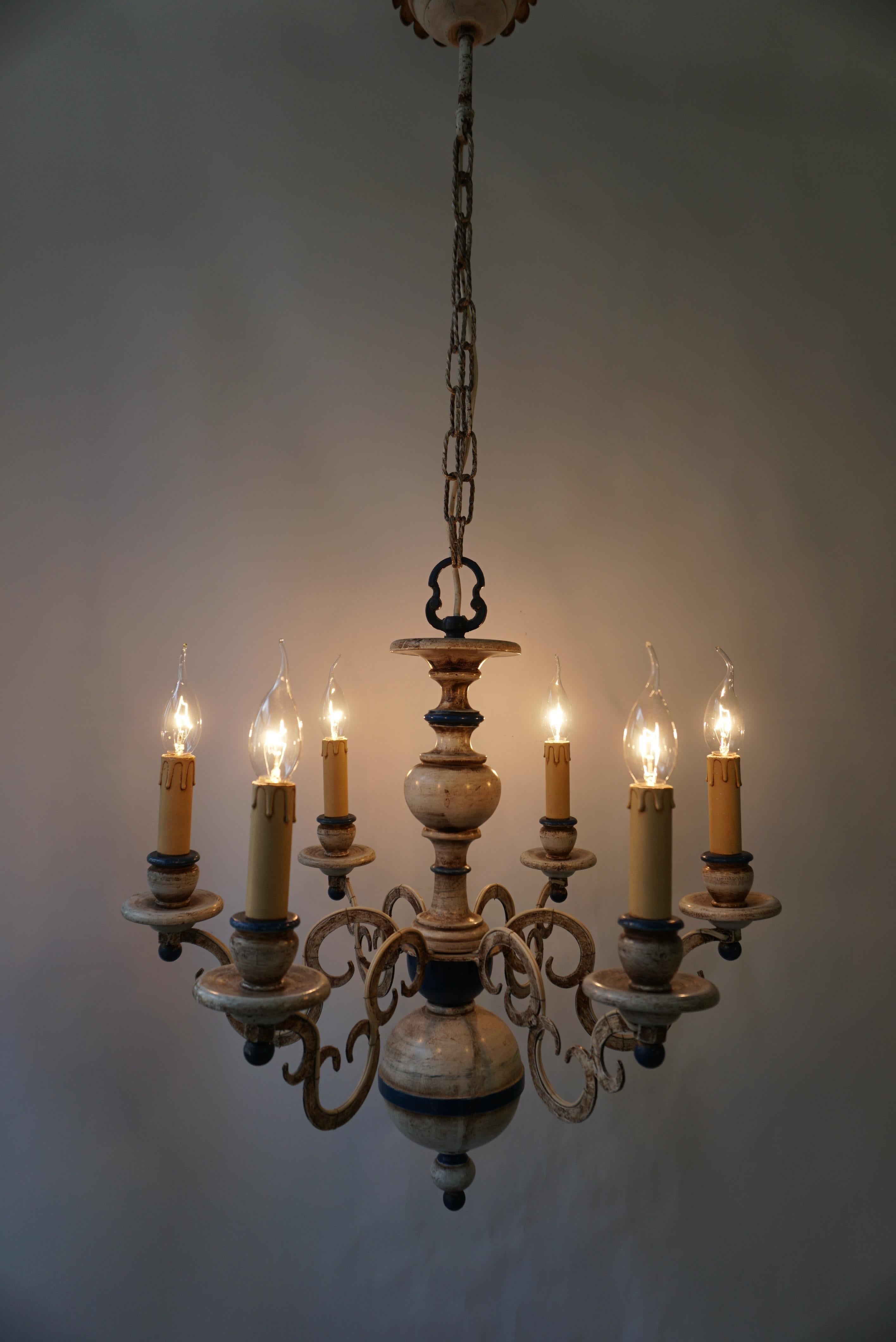 French Six-Light Painted Wood and Metal Chandelier with Warm White & Blue Tones In Good Condition For Sale In Antwerp, BE