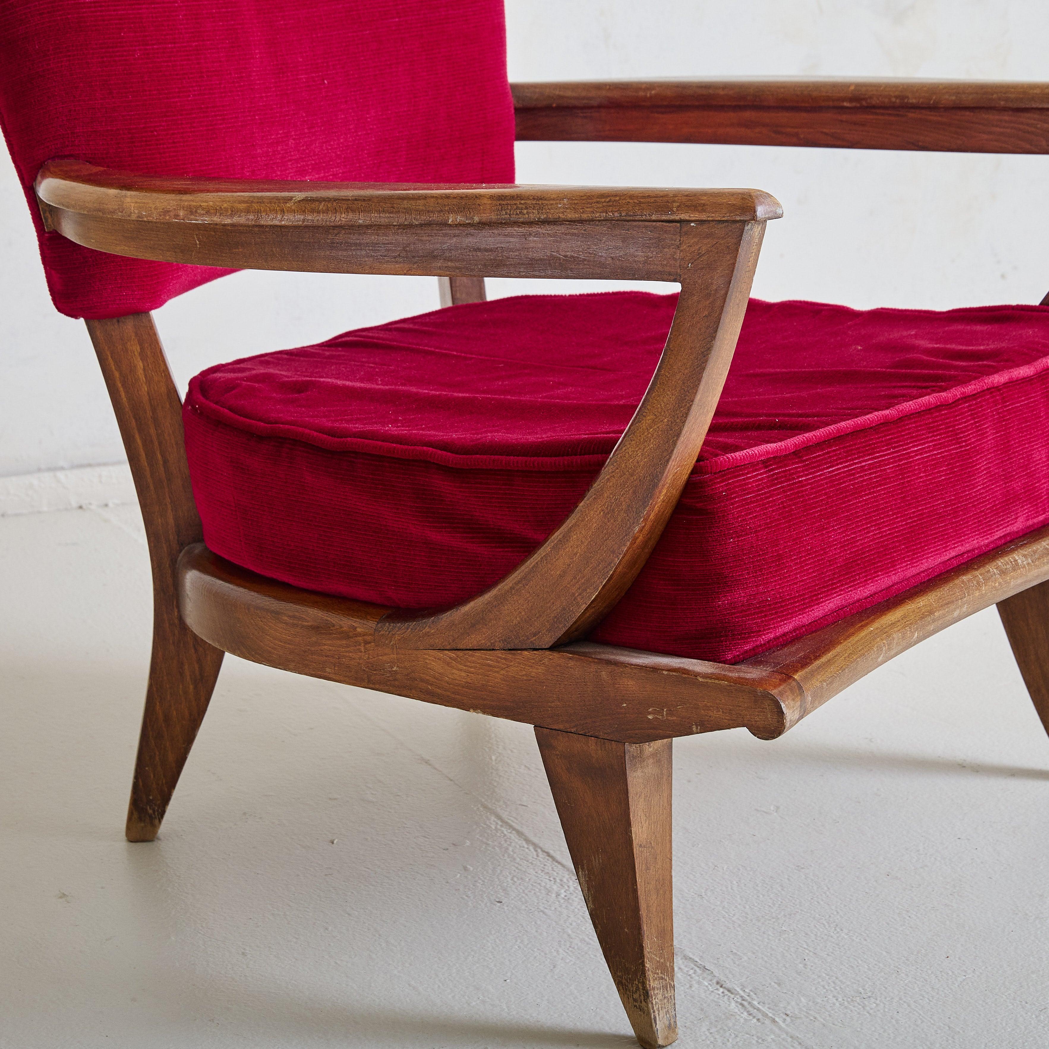 French ‘SK40’ Lounge Chair in Red Upholstery by Etienne-Henri Martin for Steiner In Good Condition For Sale In Chicago, IL