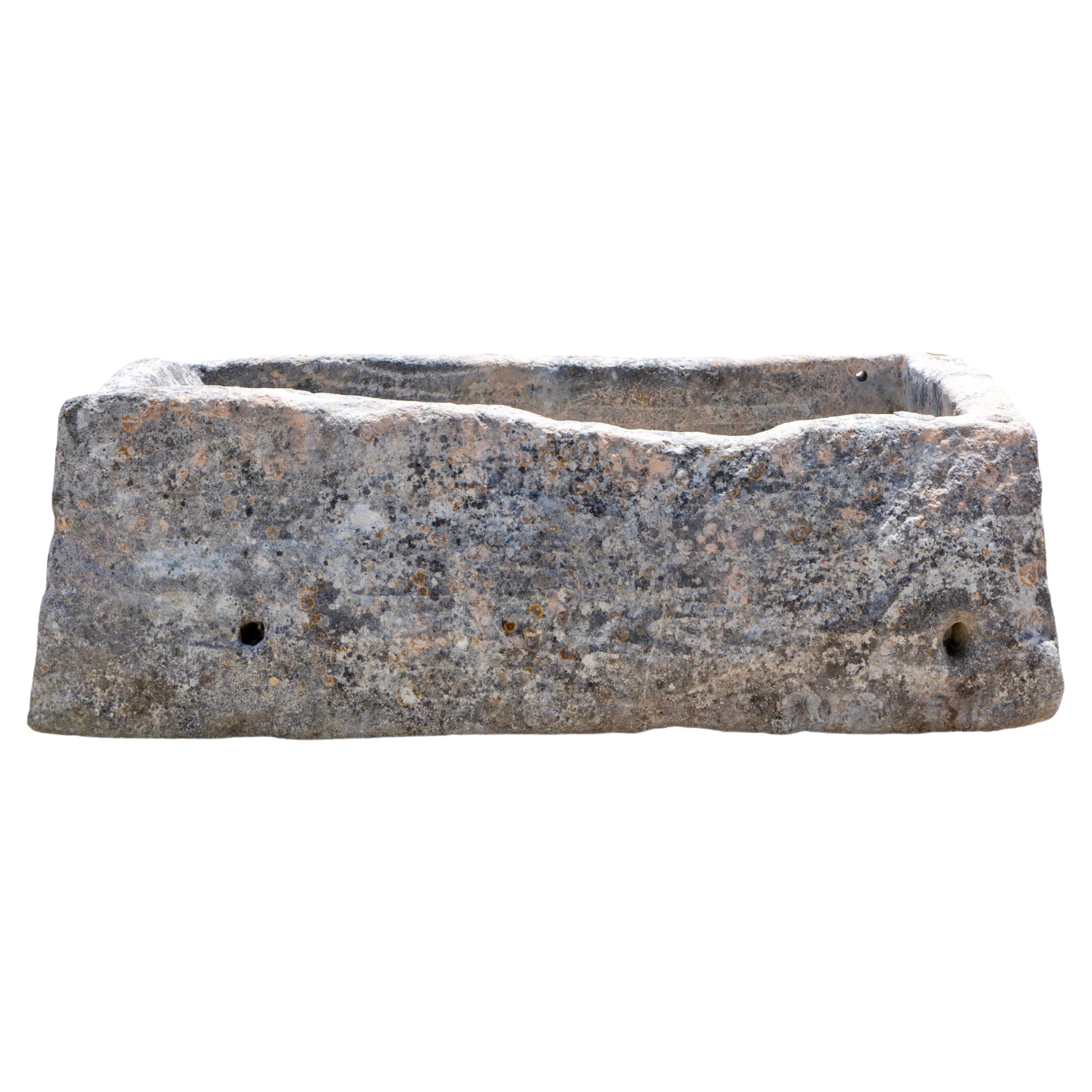 Cubeta inclinada francesa de piedra caliza