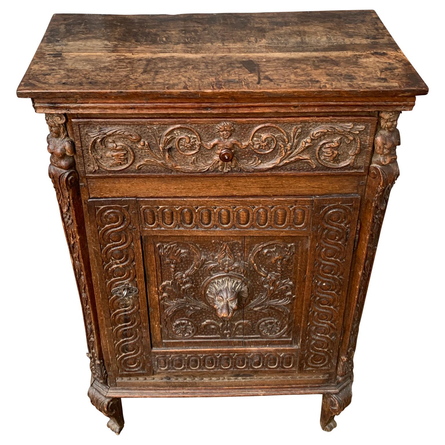 Small French 17th Century Baroque Cabinet In Oak In Good Condition For Sale In Haddonfield, NJ