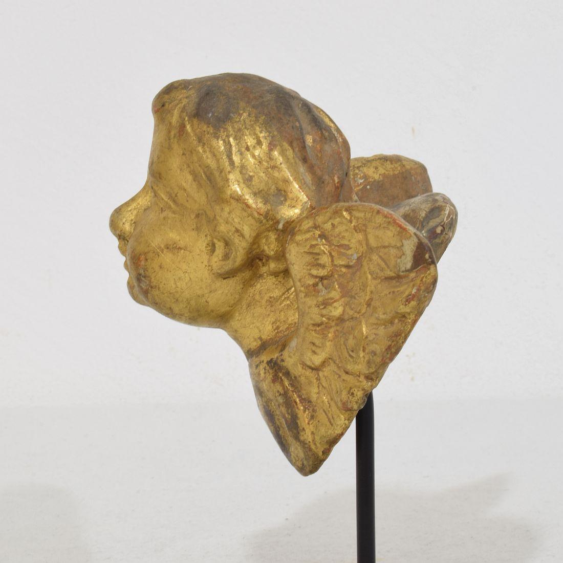 Bois doré Petite Italie du 18ème siècle sculpté à la main  Tête d'ange ailée baroque en vente