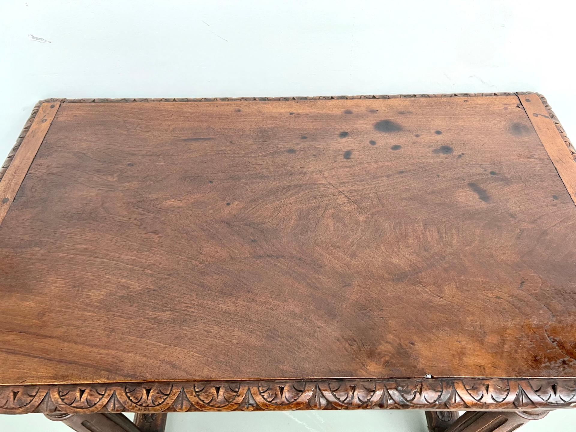 Piccola scrivania antica francese in quercia e pino, fine XIX secolo in vendita 11