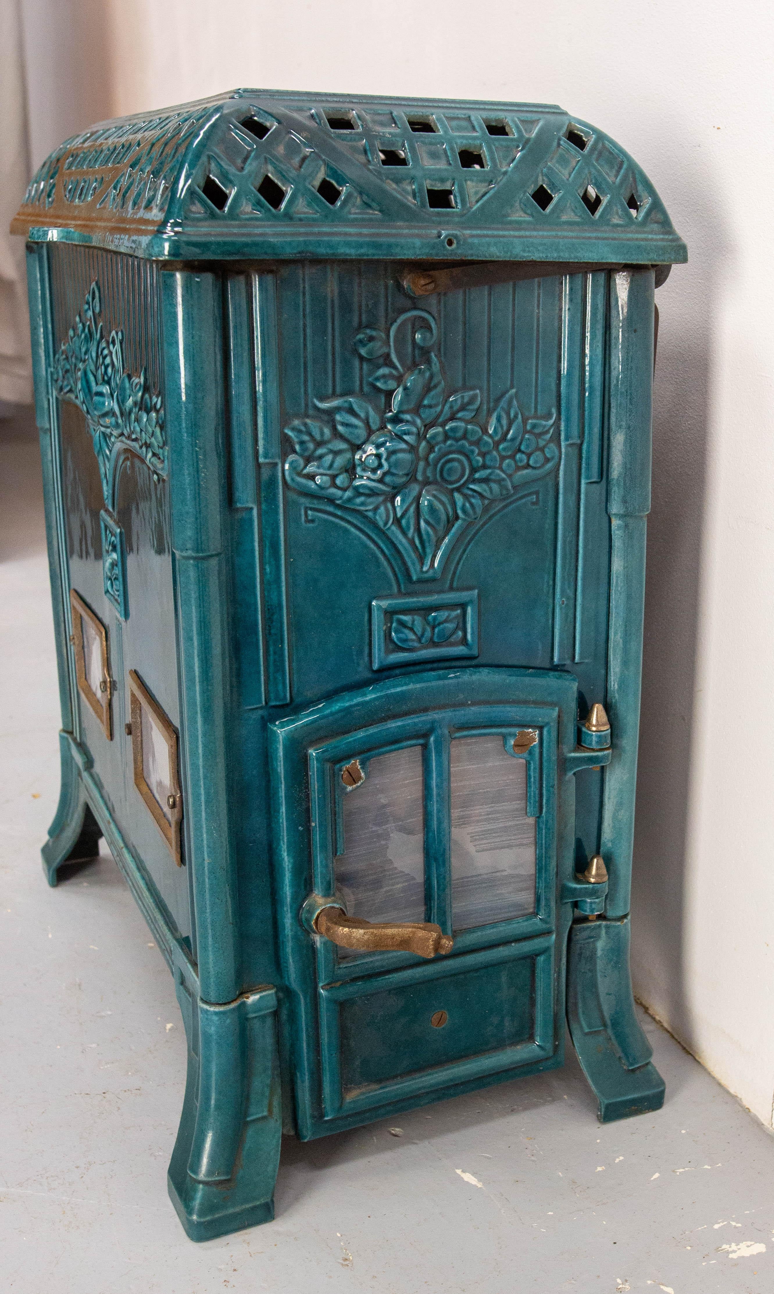 French Small Art Deco Blue Enamelled Cast Iron Wood/Coal Stove In Good Condition In Labrit, Landes