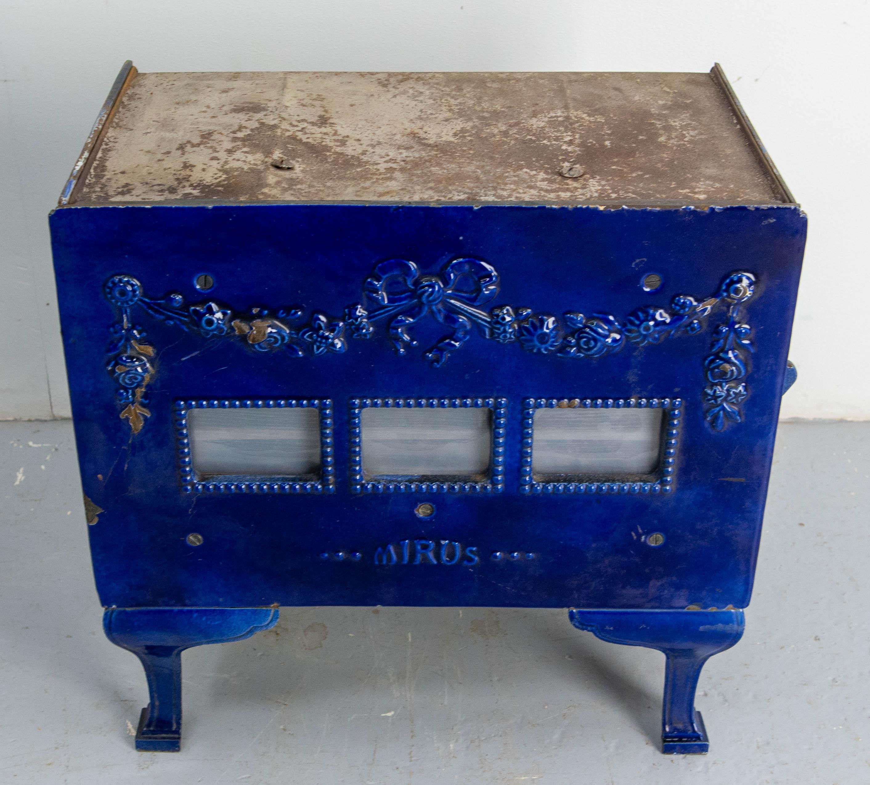 French Small Art Deco Blue Enamelled Cast Iron Wood/Coal Stove In Good Condition For Sale In Labrit, Landes