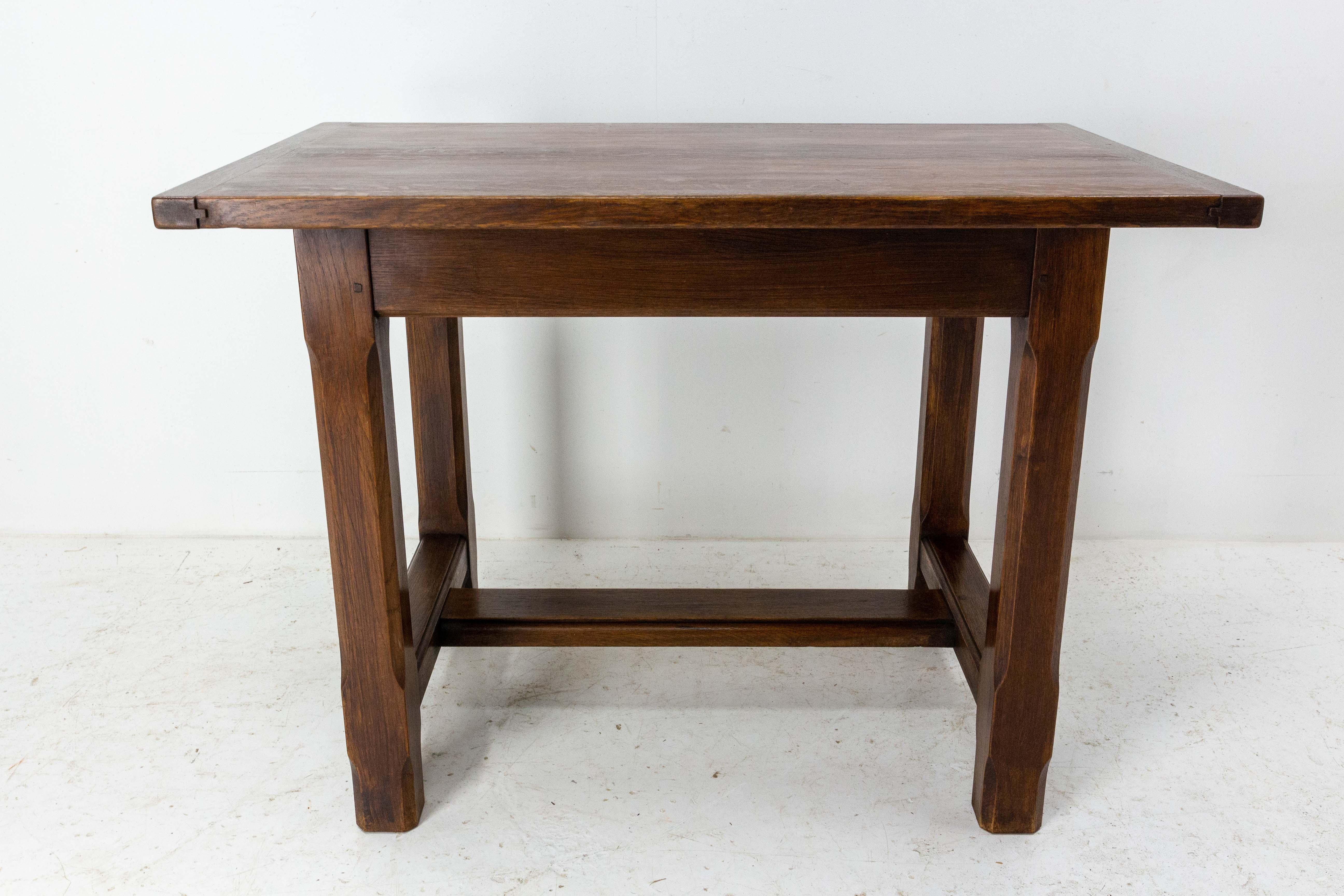 French little dining table in massive oak.
Mid-century, circa 1970.
Dimension between the floor and the table : 24.41 in. (62 cm).
Good condition.
Sold without stools
Shipping:
wooden case L 110 P69 H79 63kg.


