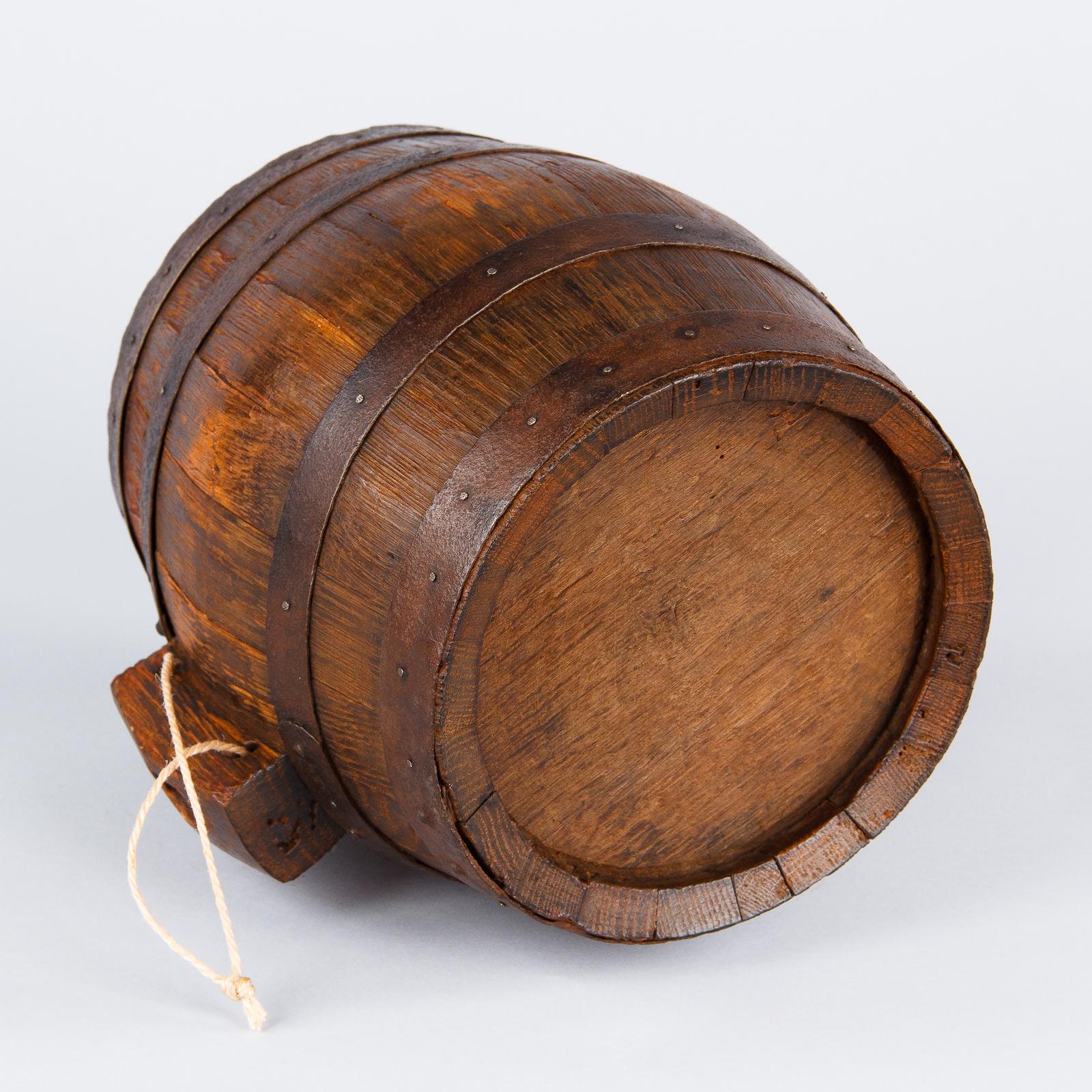 20th Century French Small Oak Wine Barrel from Provence, 1920s