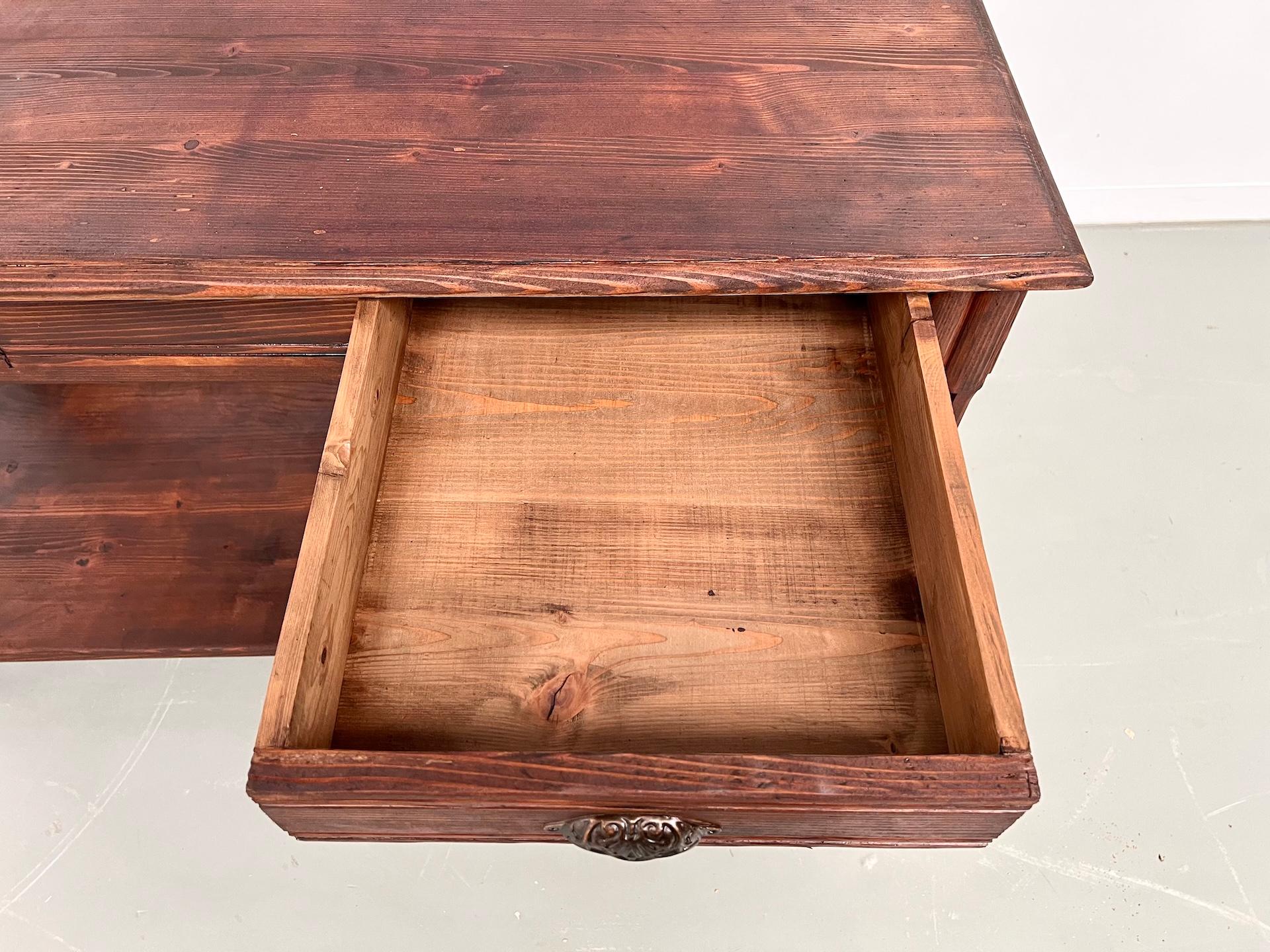 French Small pine drapery table from the 1950s For Sale 8