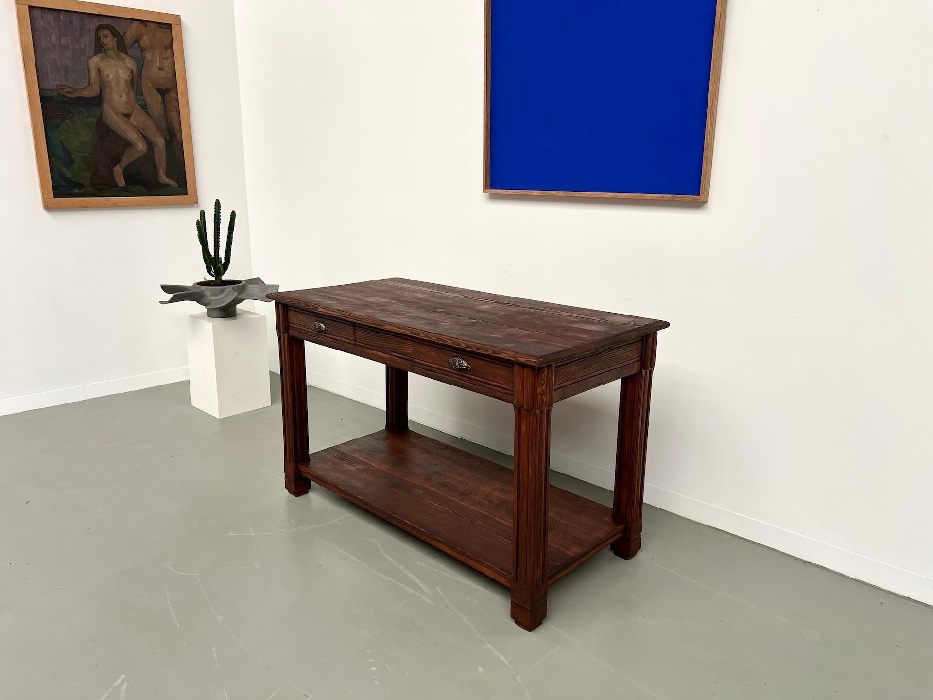 French Small pine drapery table from the 1950s For Sale 9