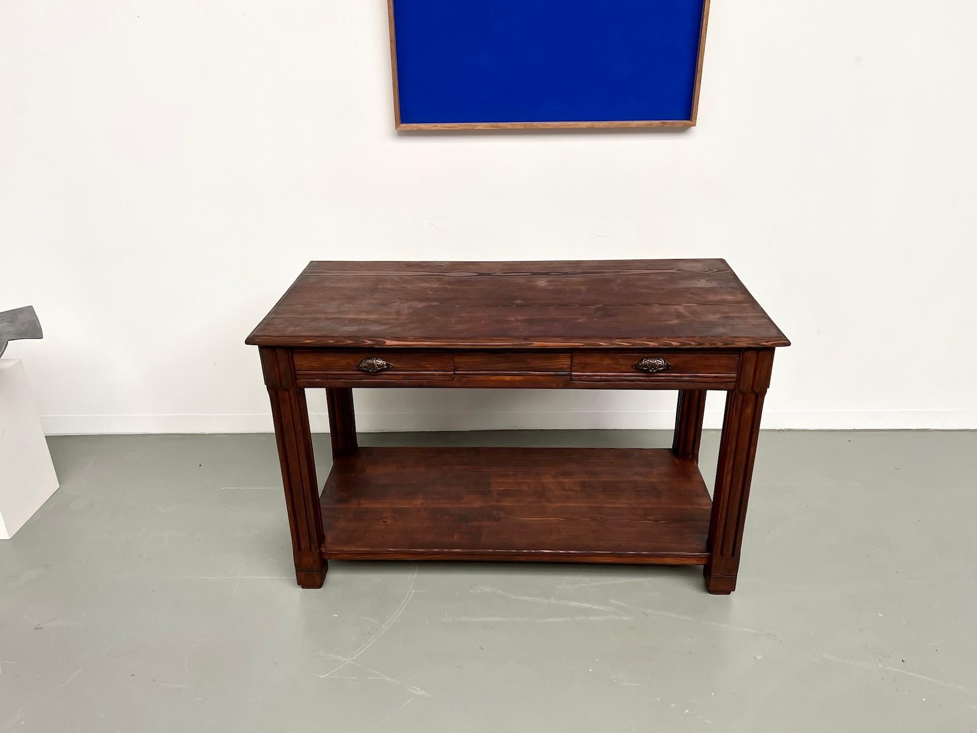 French Small pine drapery table from the 1950s In Good Condition For Sale In LYON, FR