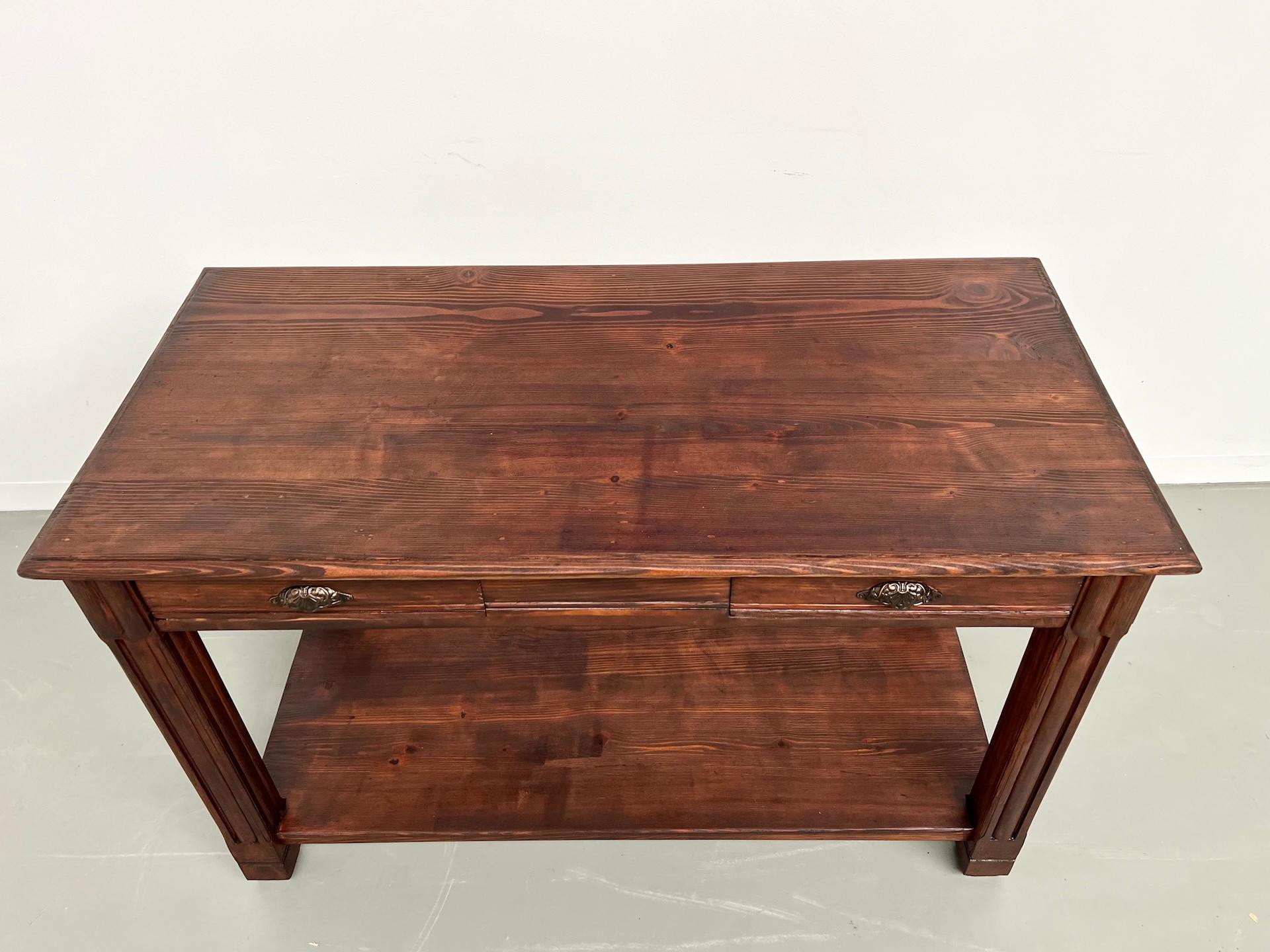 Pine French Small pine drapery table from the 1950s For Sale