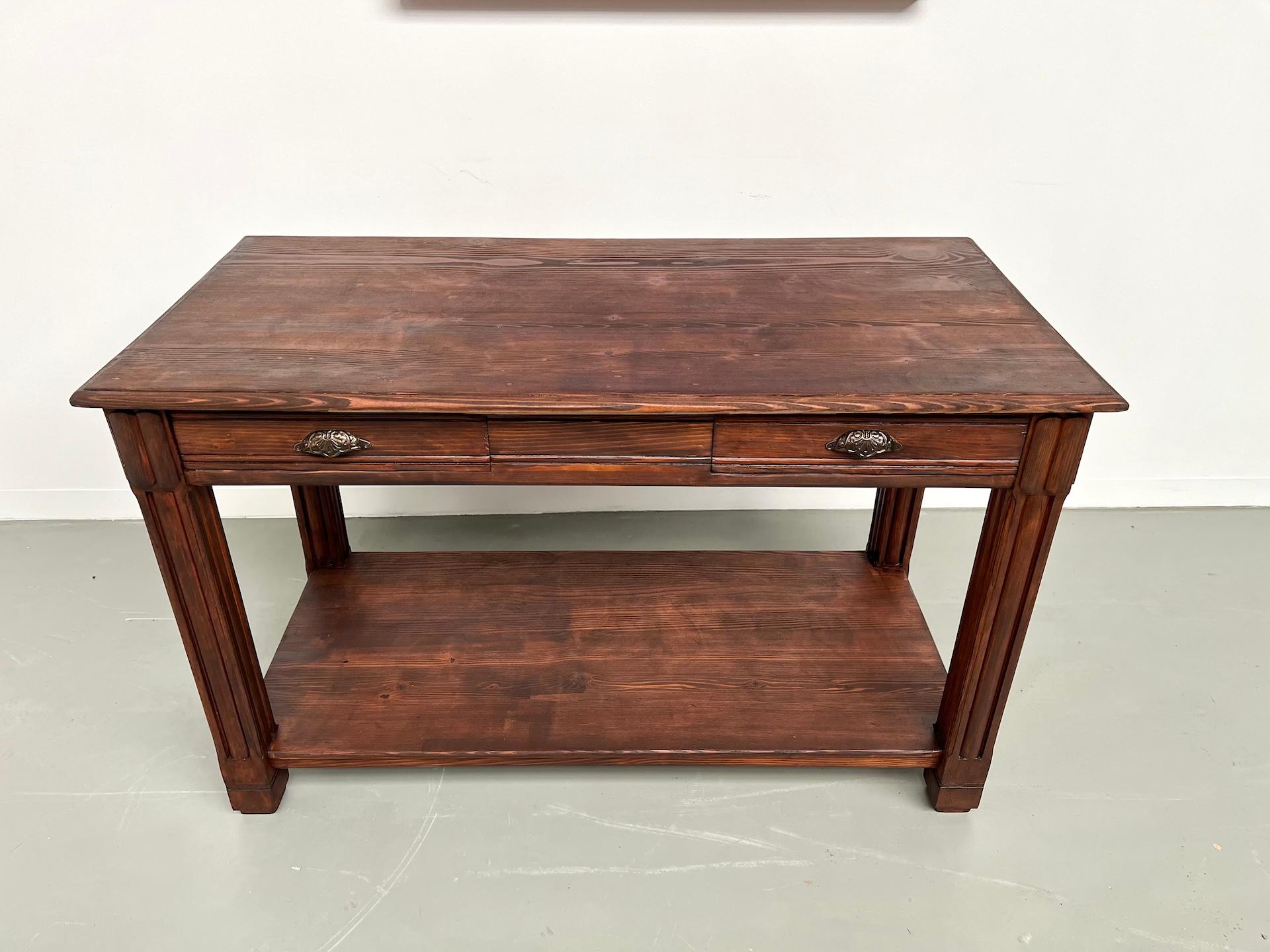 French Small pine drapery table from the 1950s For Sale 1