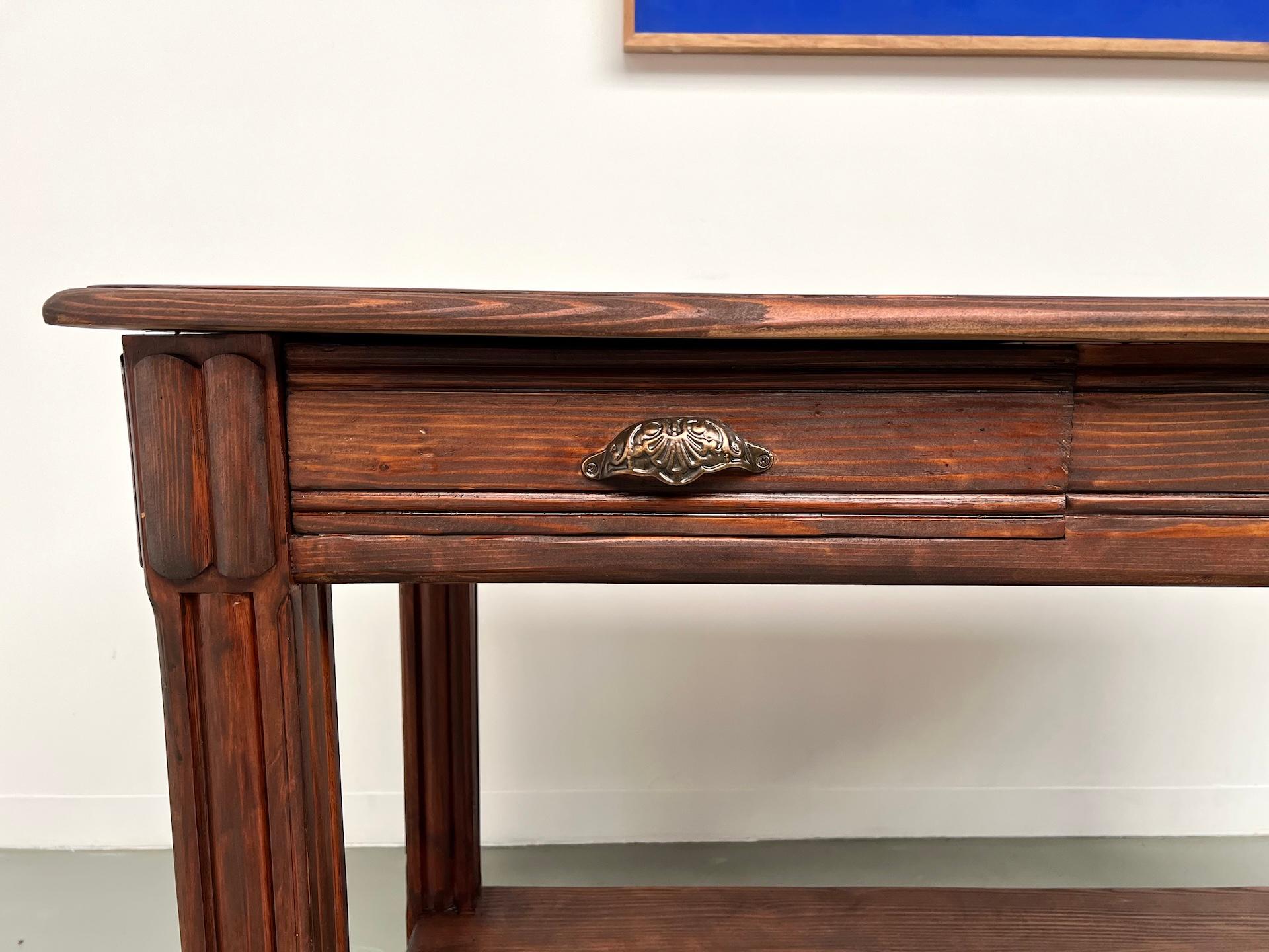 French Small pine drapery table from the 1950s For Sale 2