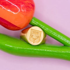 French small pinky signet ring - 18 K solid yellow gold Intaglio gentlemen ring