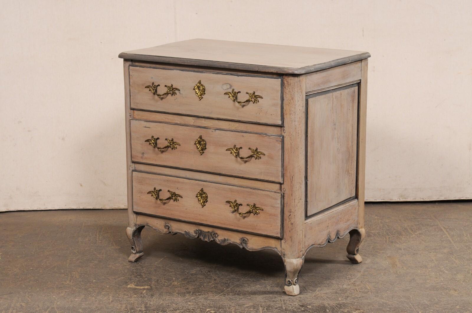Cassapanca francese di piccole dimensioni con ferramenta in ottone rococò, XIX secolo in vendita 6